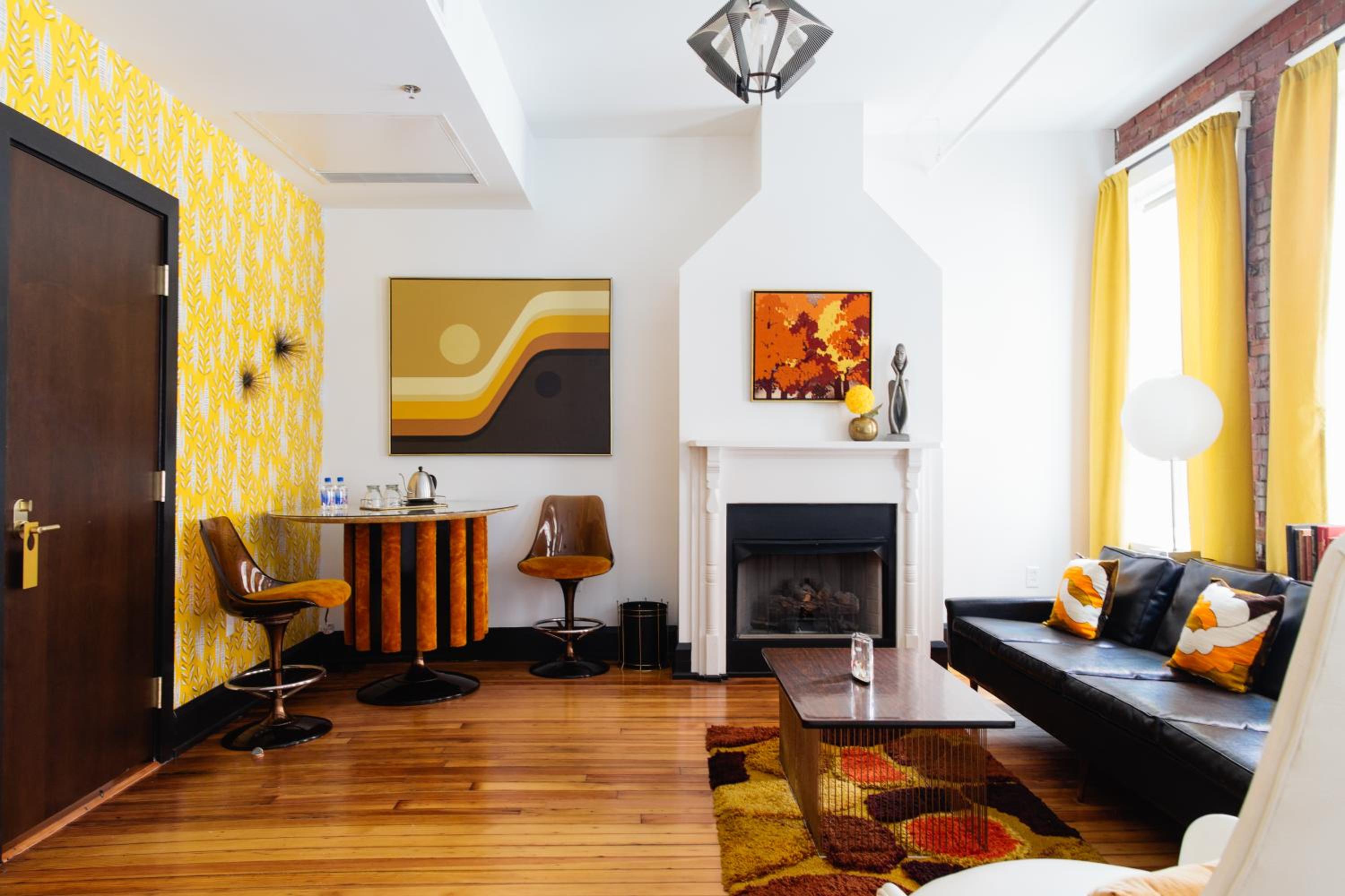 Executive Suite - The Mod - Photo 1