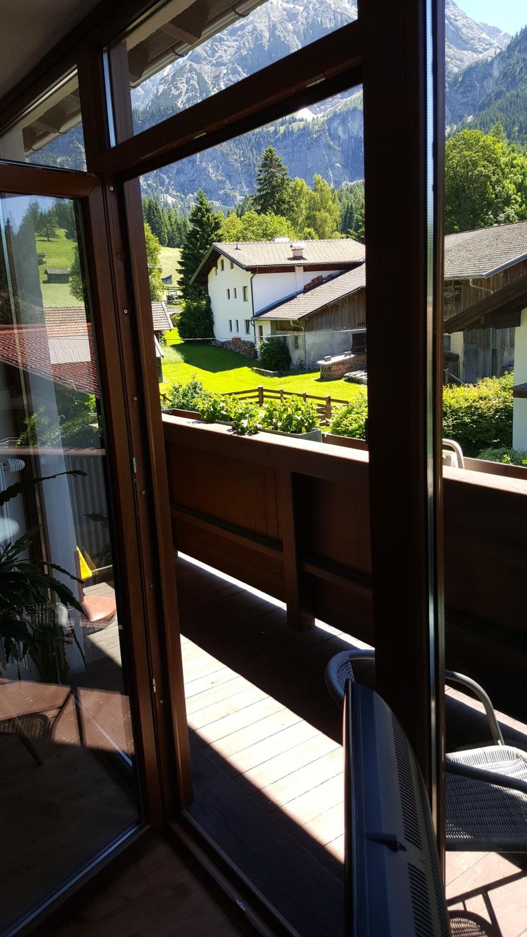 Apartment with Mountain View photo 2