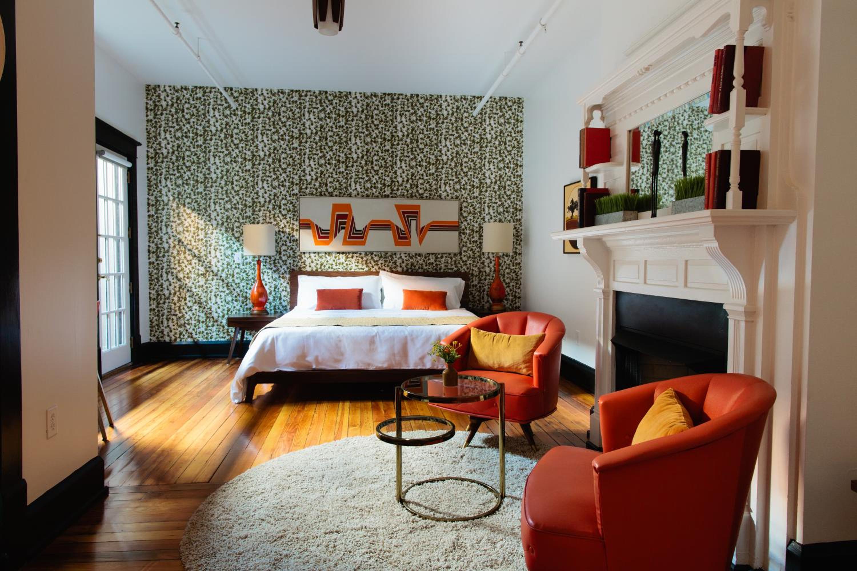 King Private Balcony Suite- The Bee - Photo 1