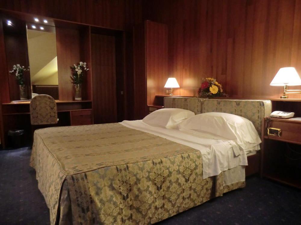 Large Suite photo 1