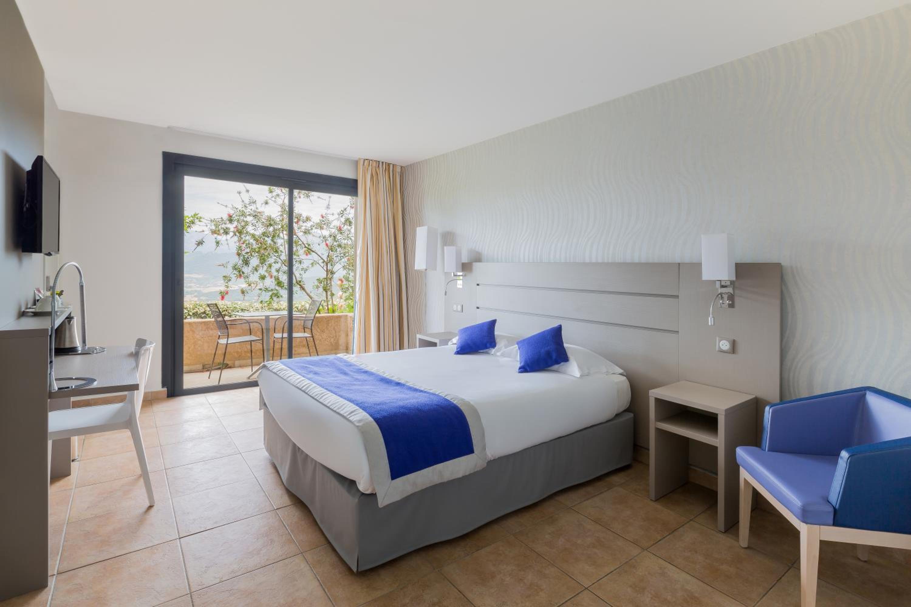 Comfort Queen Room - Photo 7