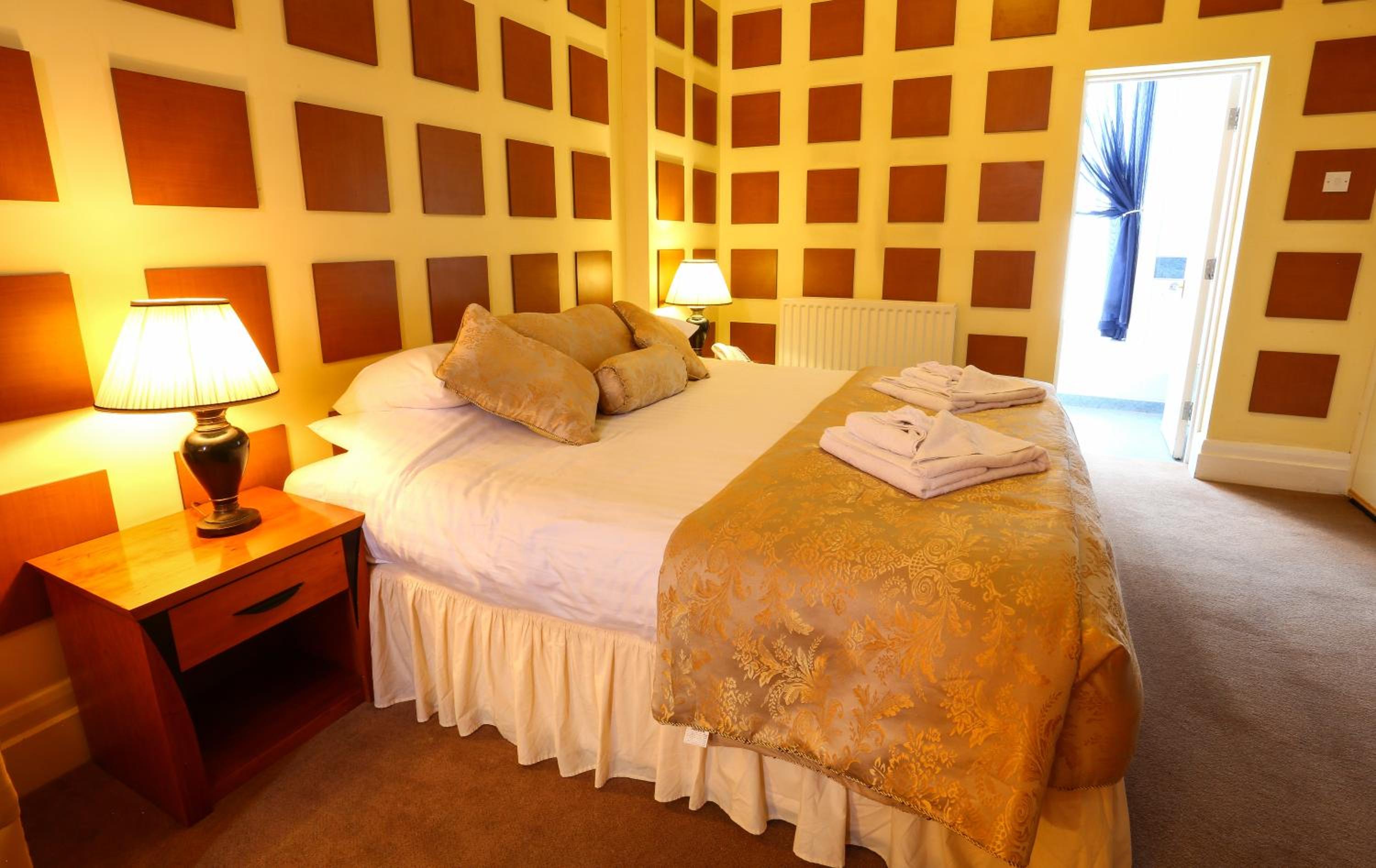 Executive Double Room - Photo 13
