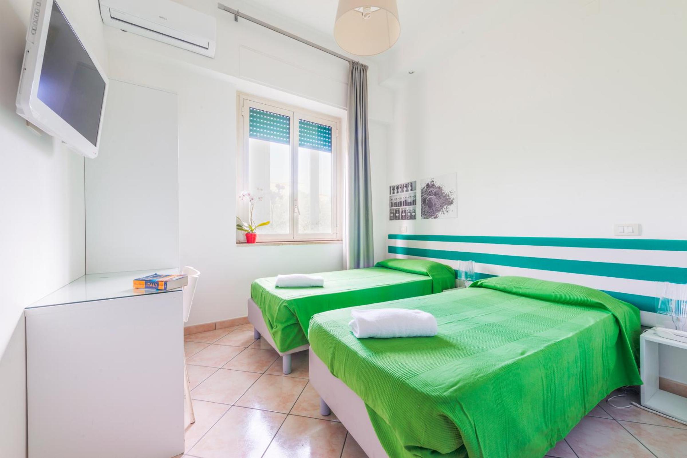 Standard Double or Twin Room - Photo 1