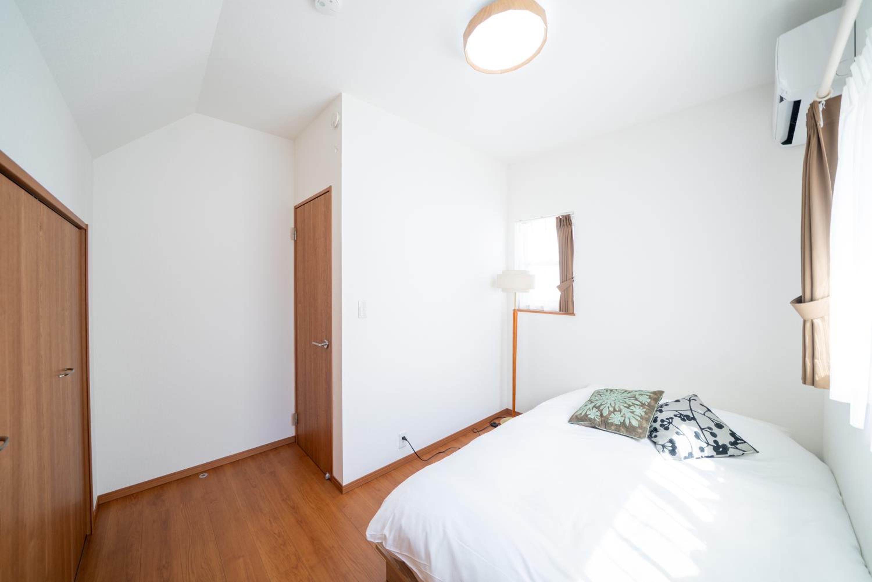 Three-Bedroom House photo 3