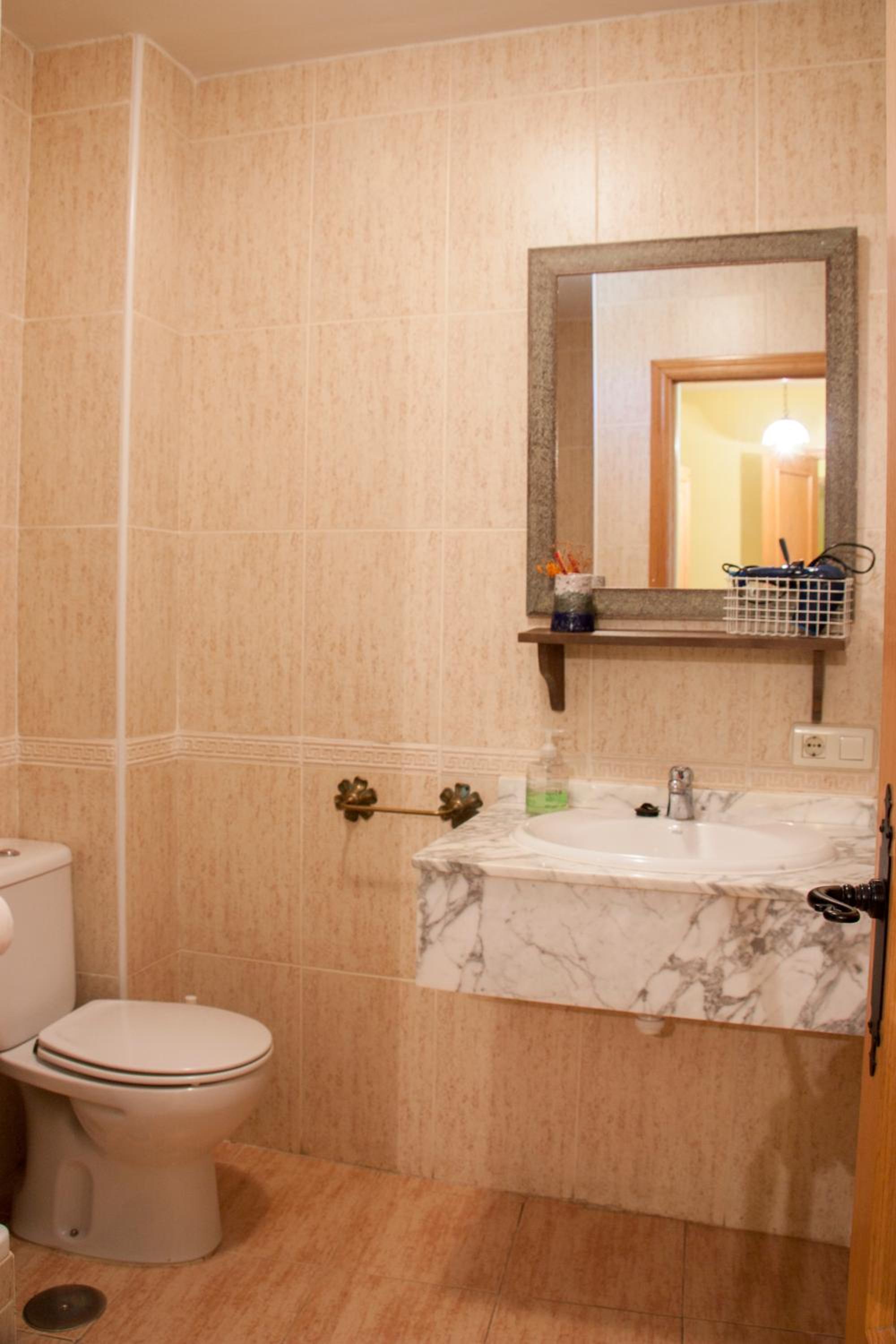Triple Room with Private Bathroom - Photo 5