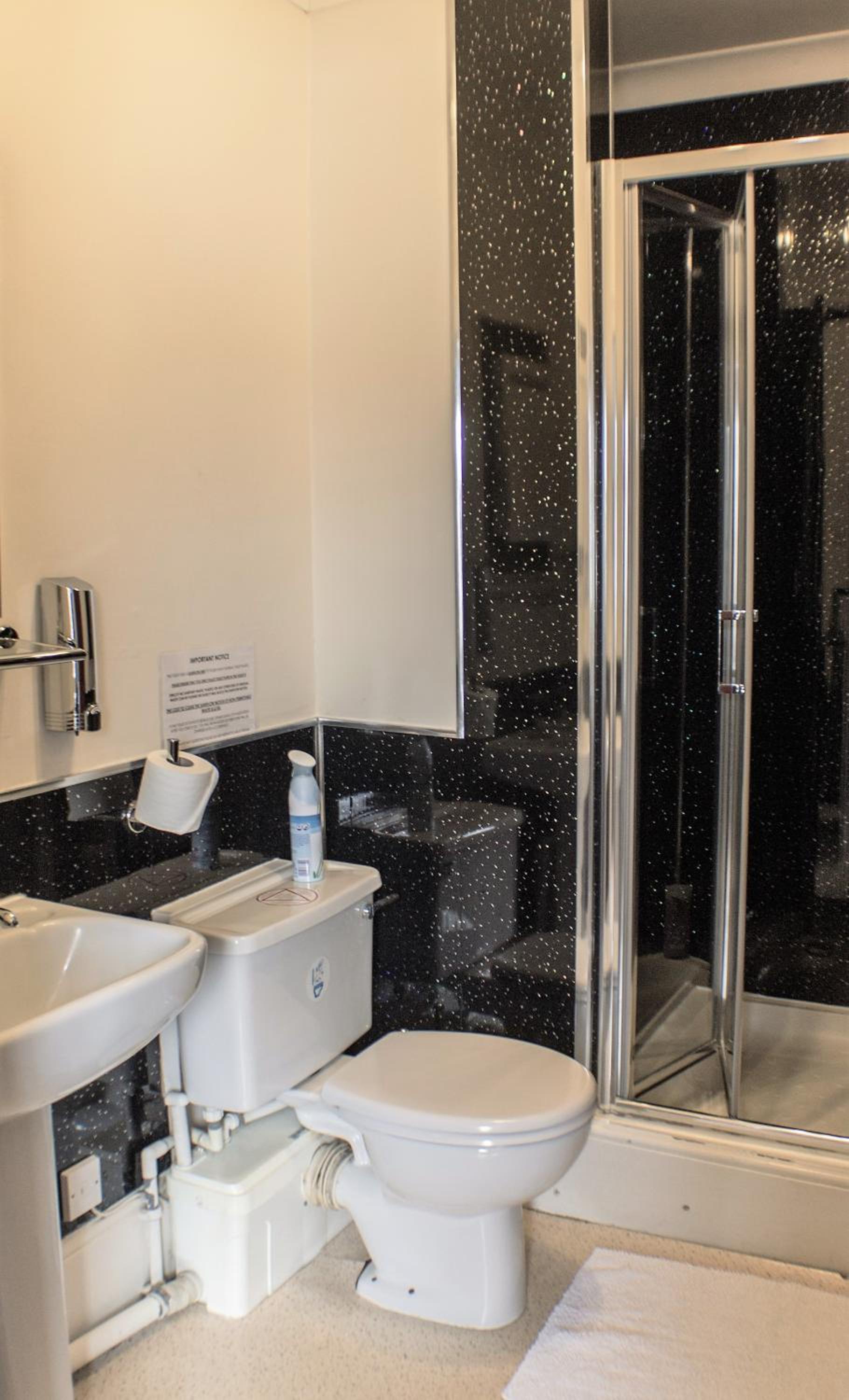 Double Room (Pet Friendly) photo 3