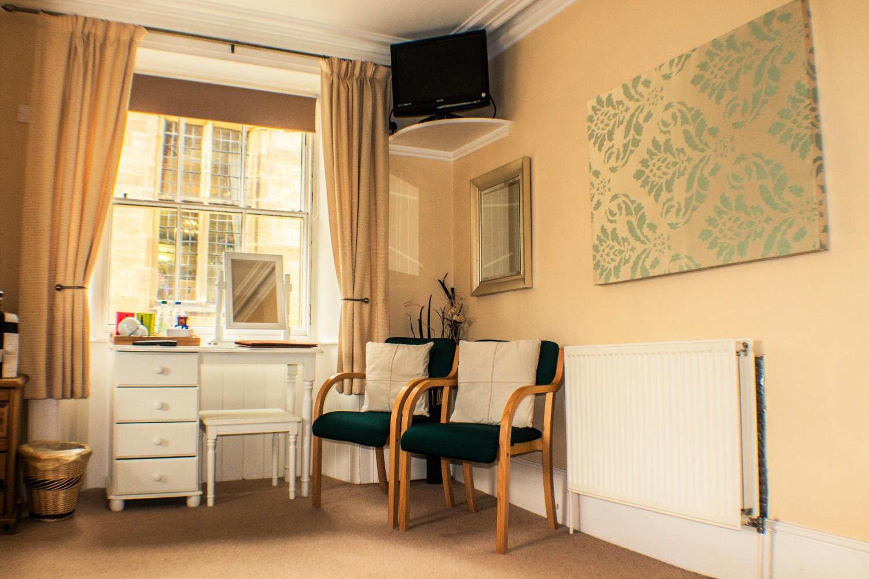 Double Room with Bath/Shower (Pet Friendly) photo 2