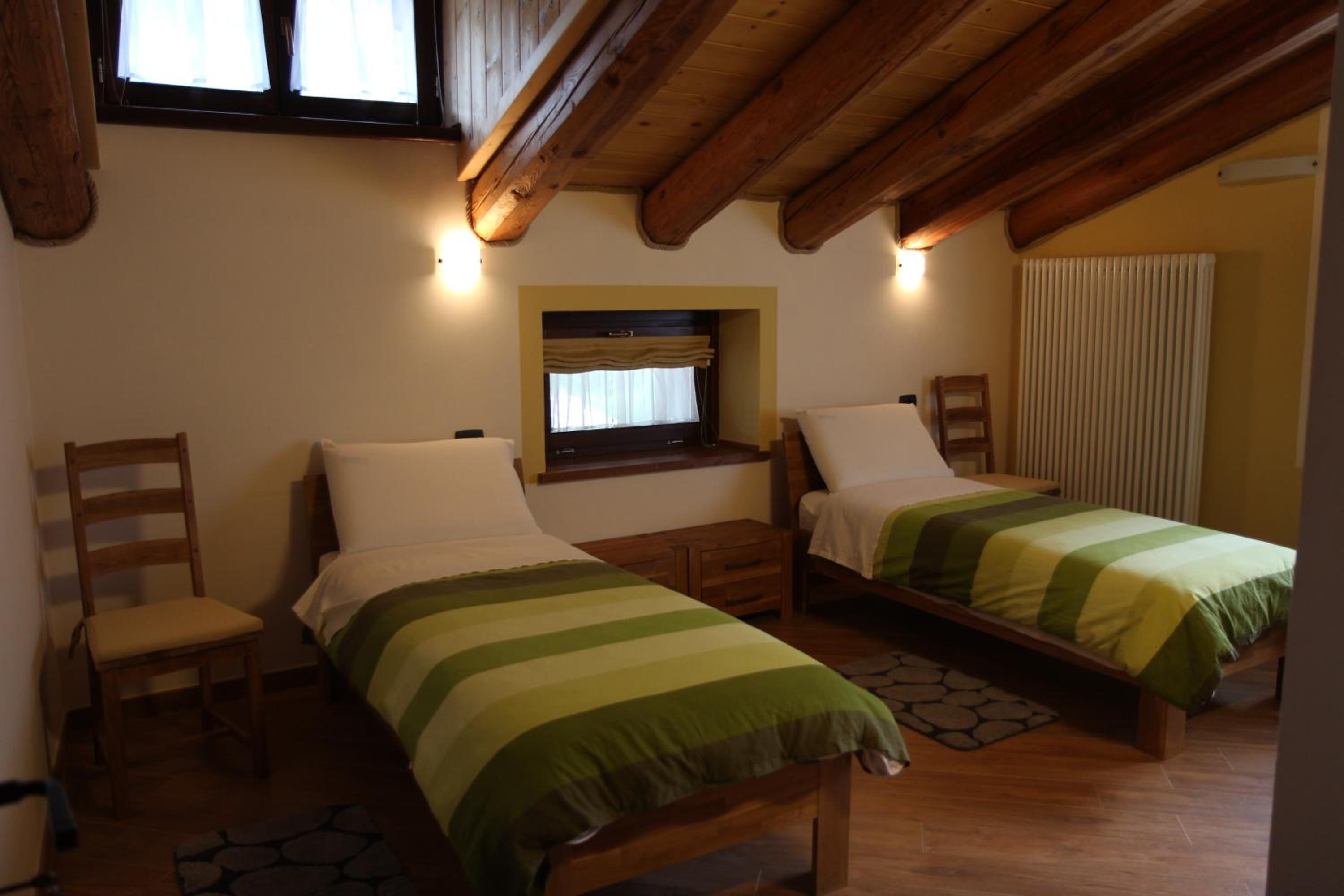 Twin Room with Private Bathroom - Photo 2
