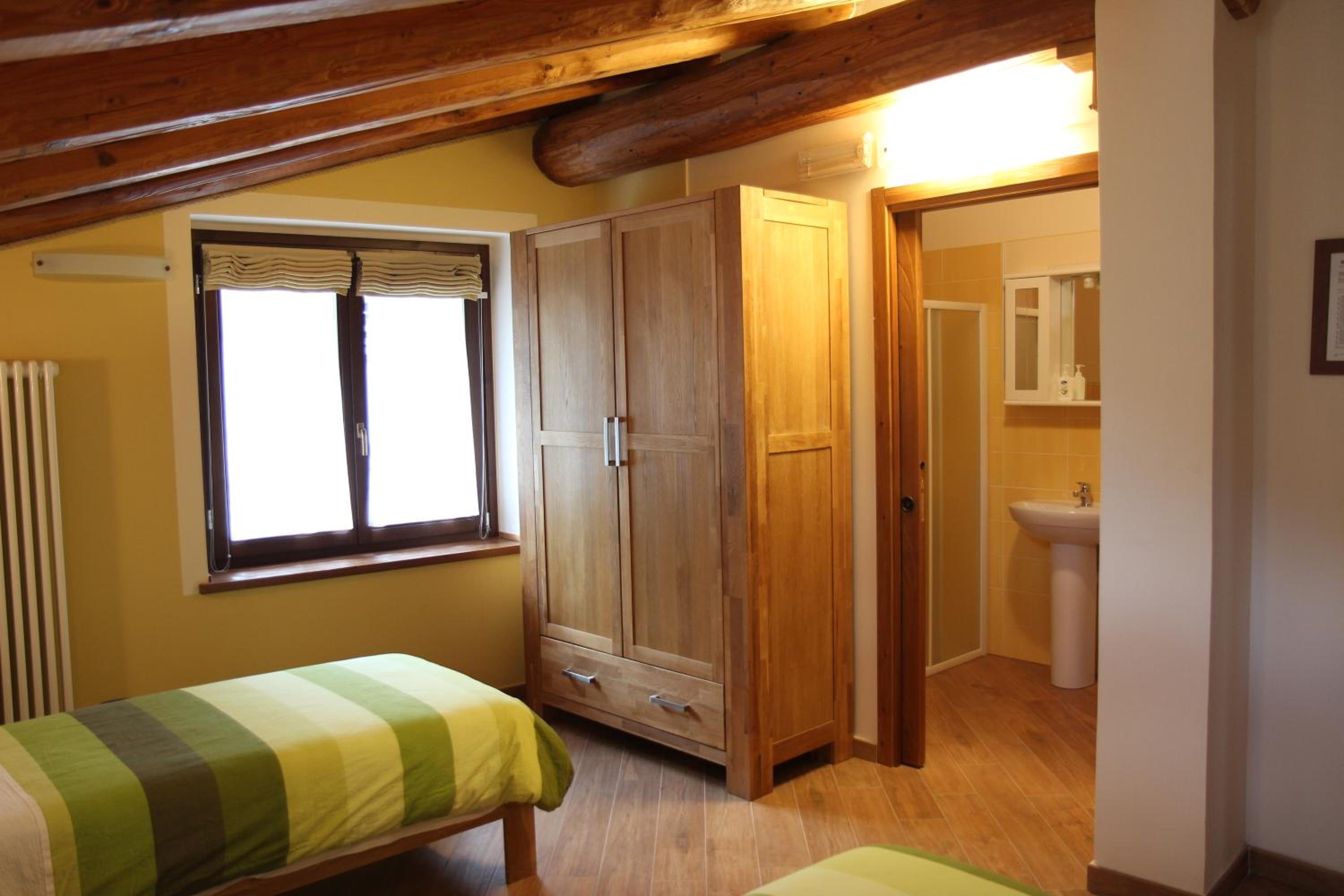 Twin Room with Private Bathroom - Photo 1