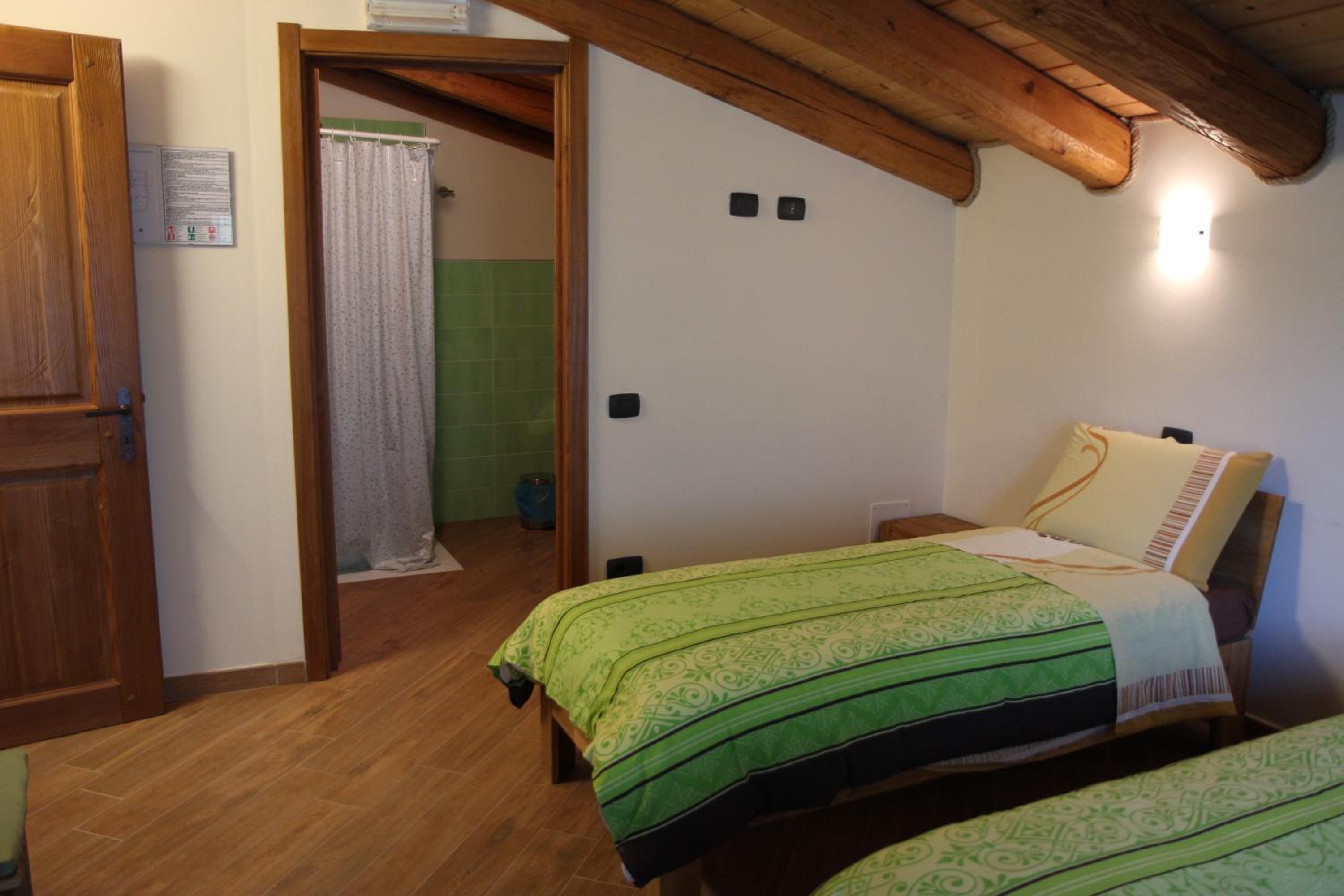 Twin Room - Disability Access - Photo 2