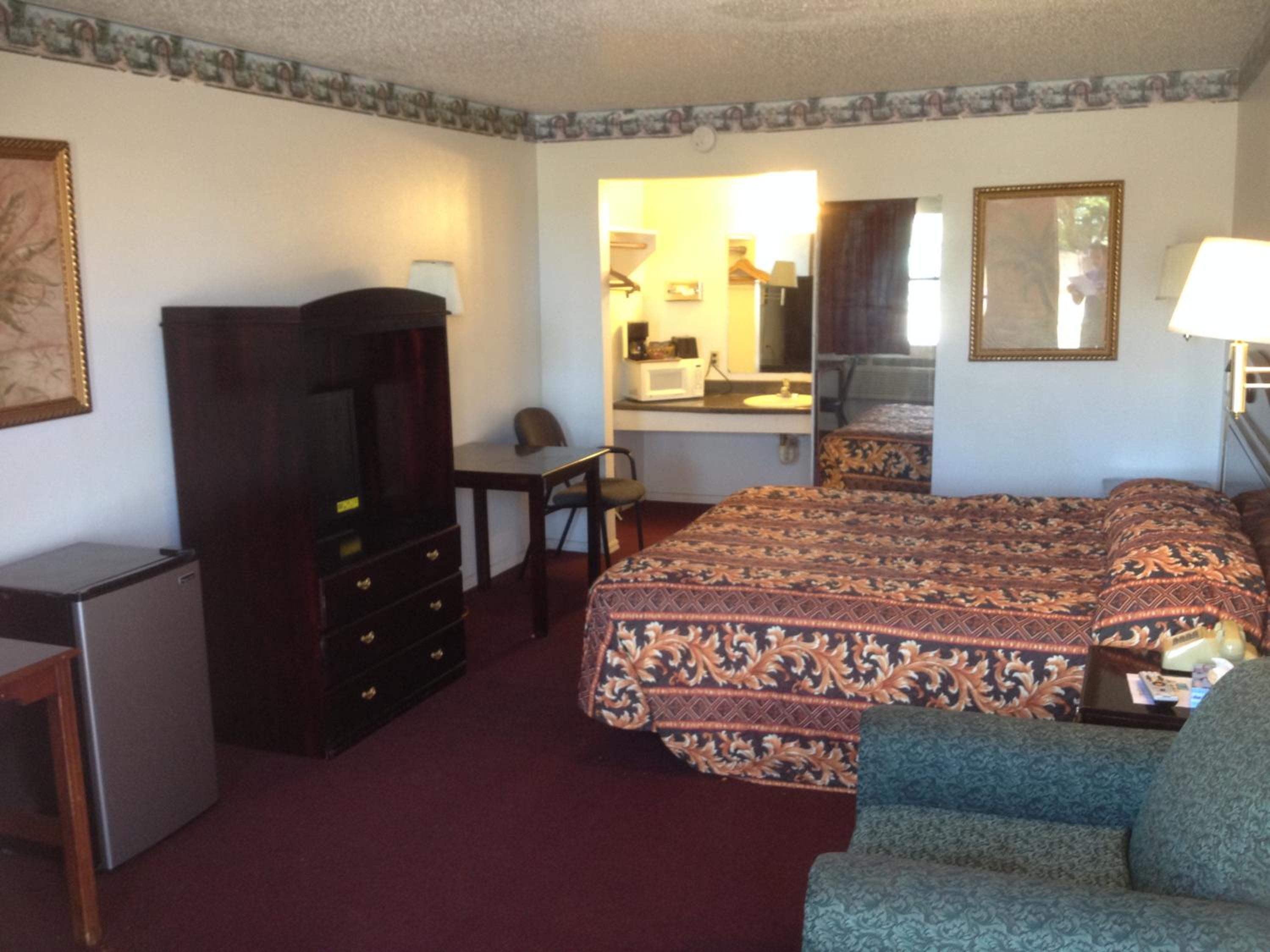 King Room - Non-Smoking - Photo 1
