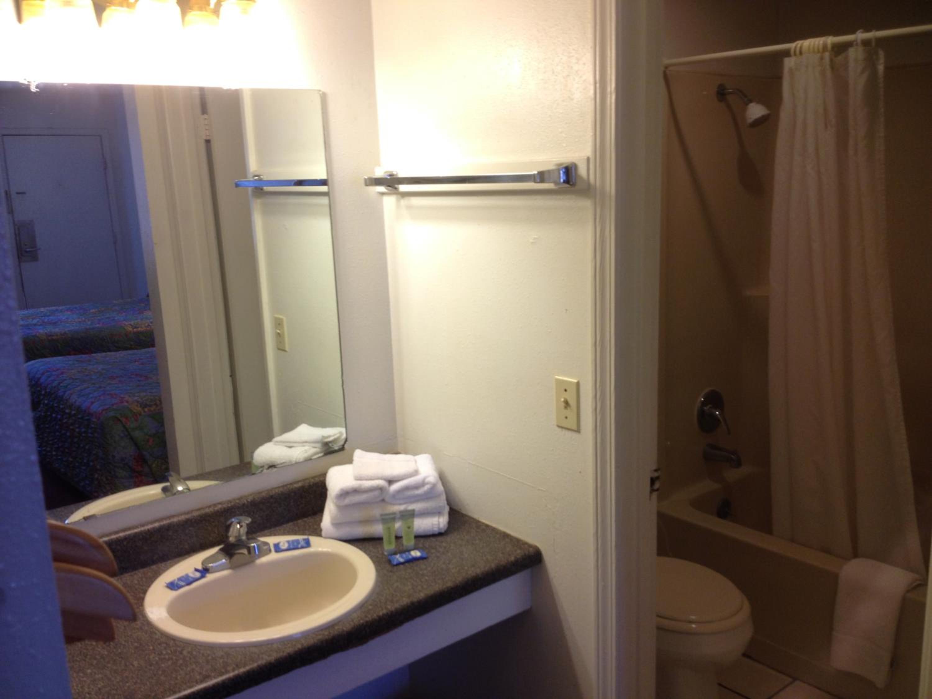 King Room - Non-Smoking - Photo 6