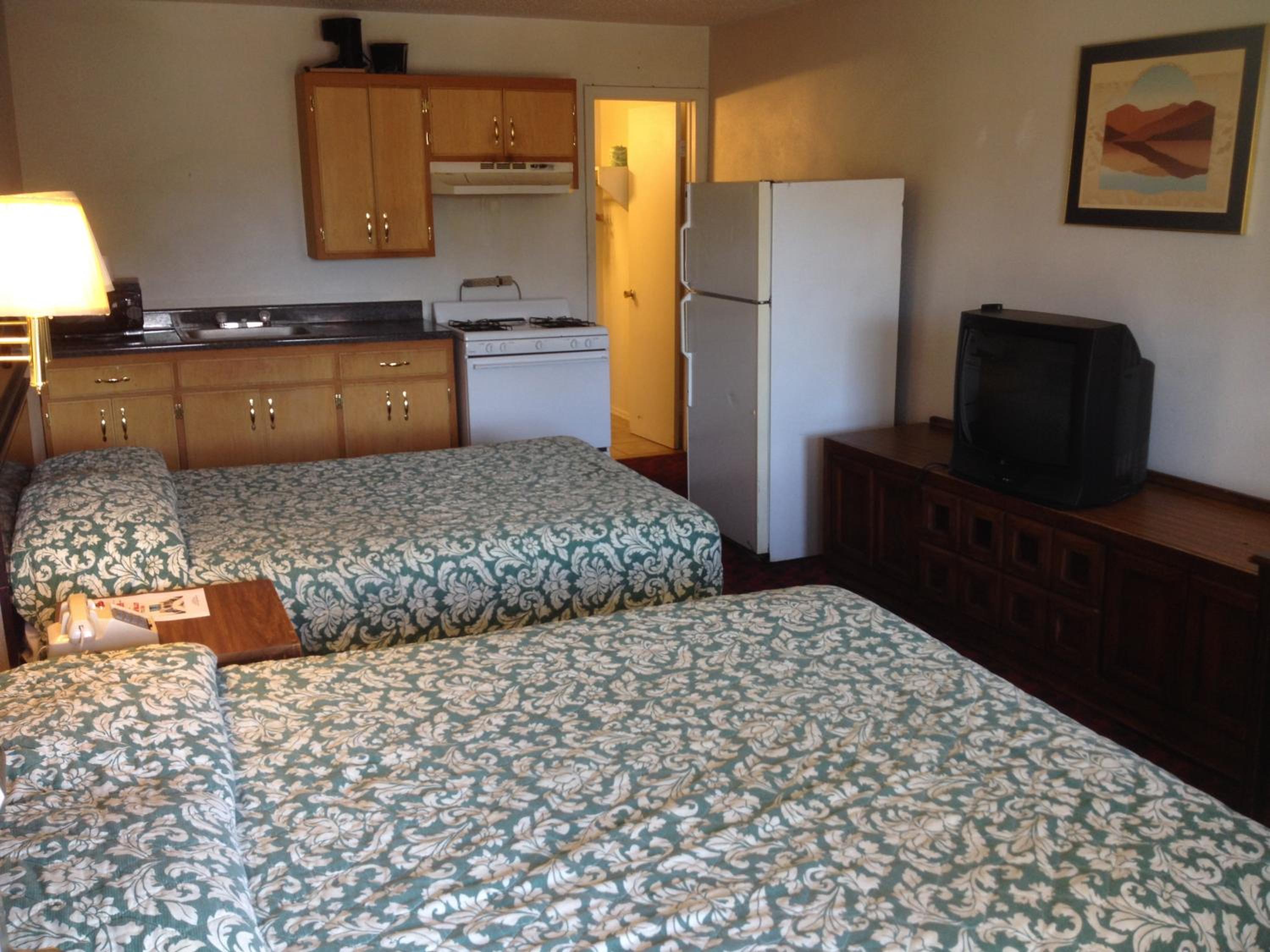 King Room - Non-Smoking - Photo 7