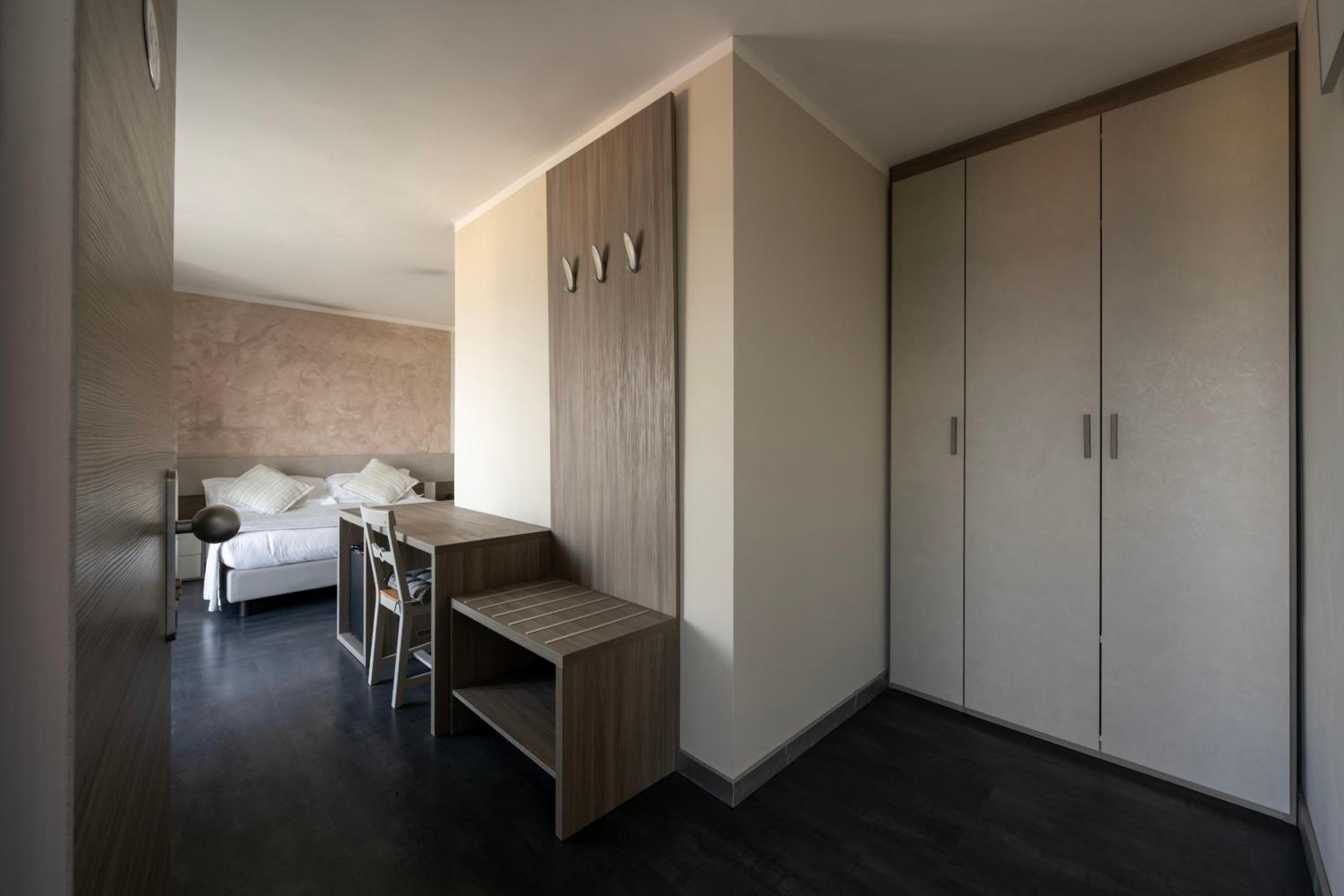 Deluxe Double Room with Balcony and Sea View photo 3