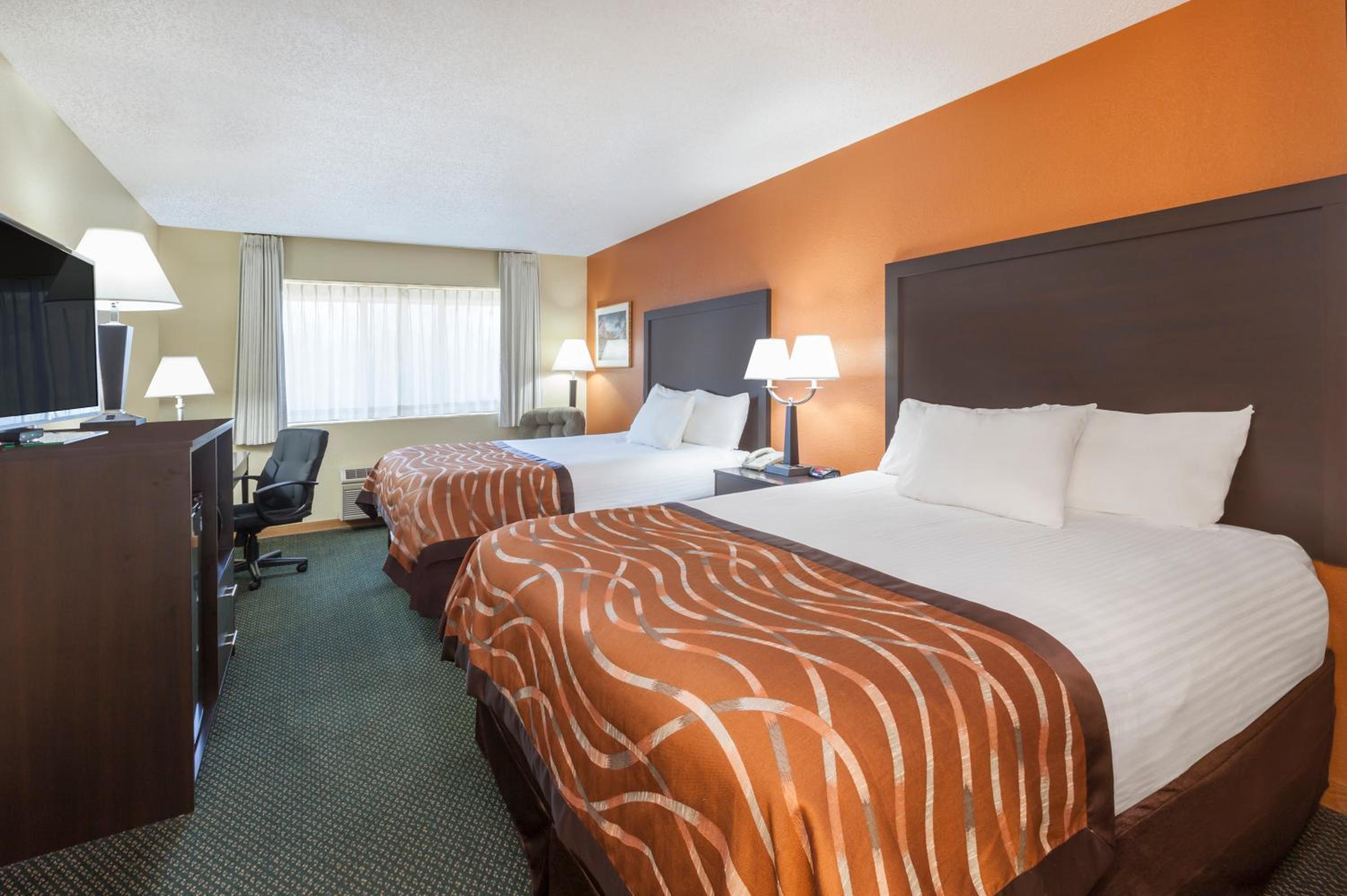 Queen Room with Two Queen Beds - Non-Smoking photo 1