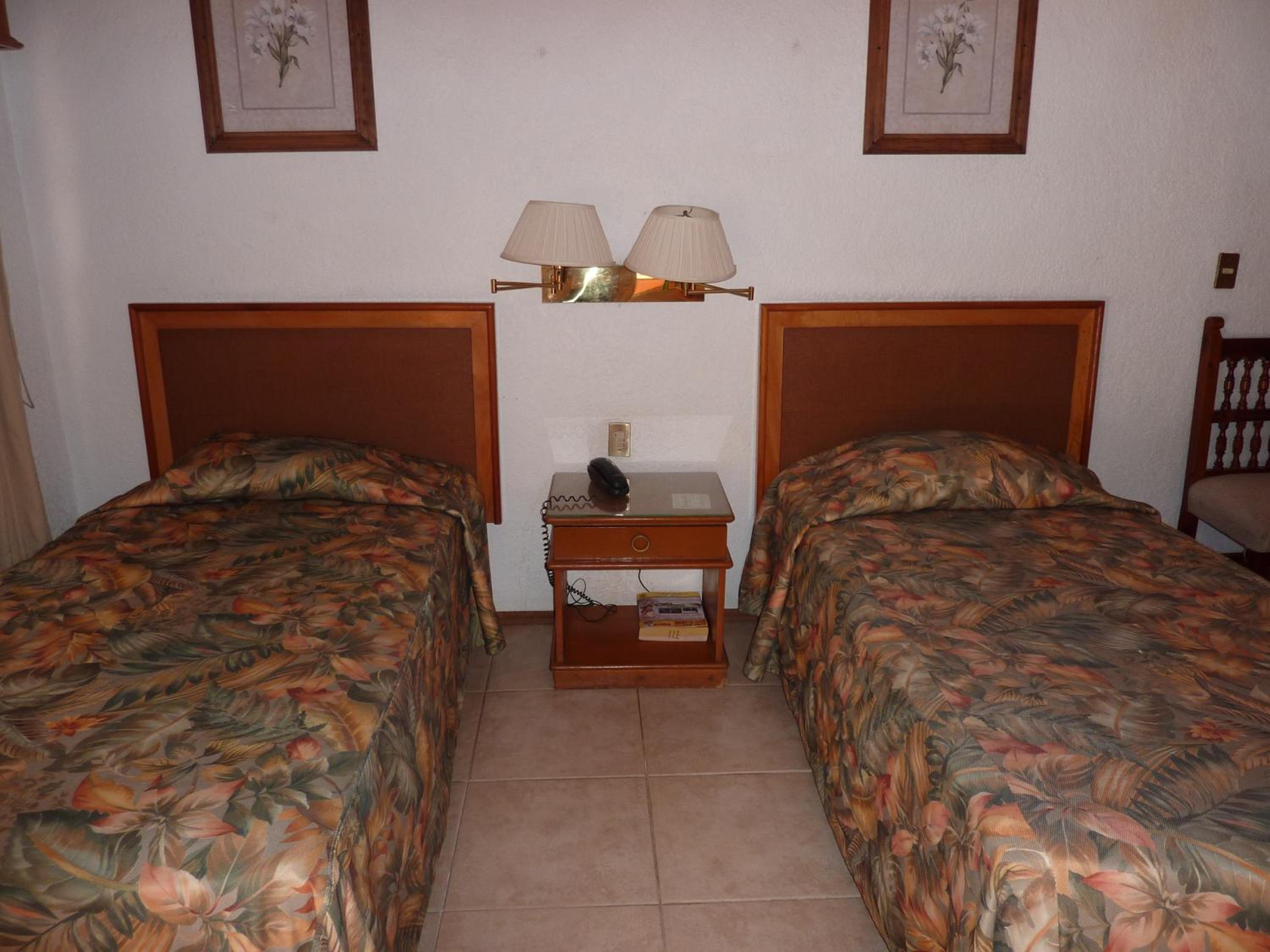 Queen Room with Two Queen Beds photo 1