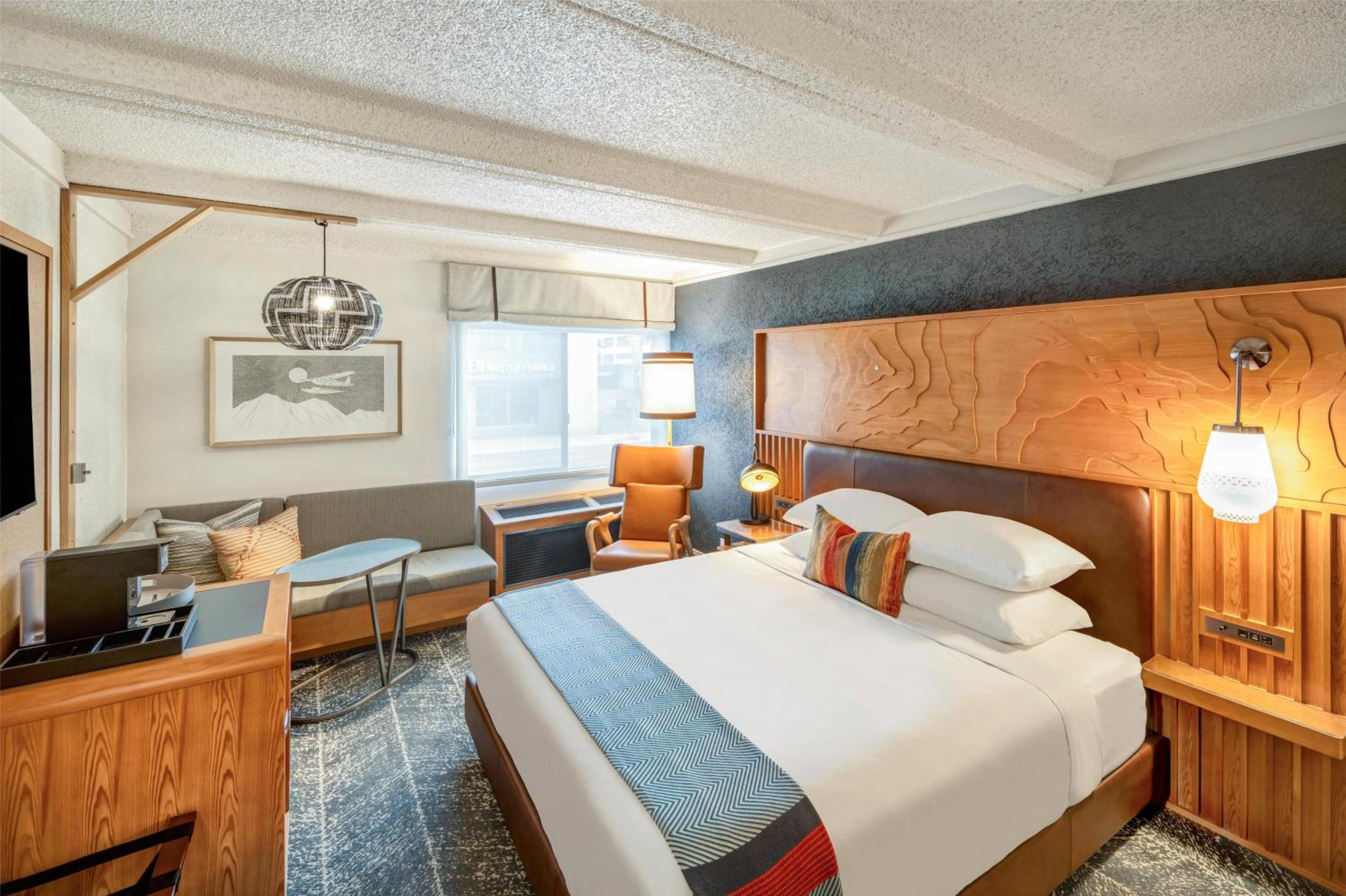 1 King Bed