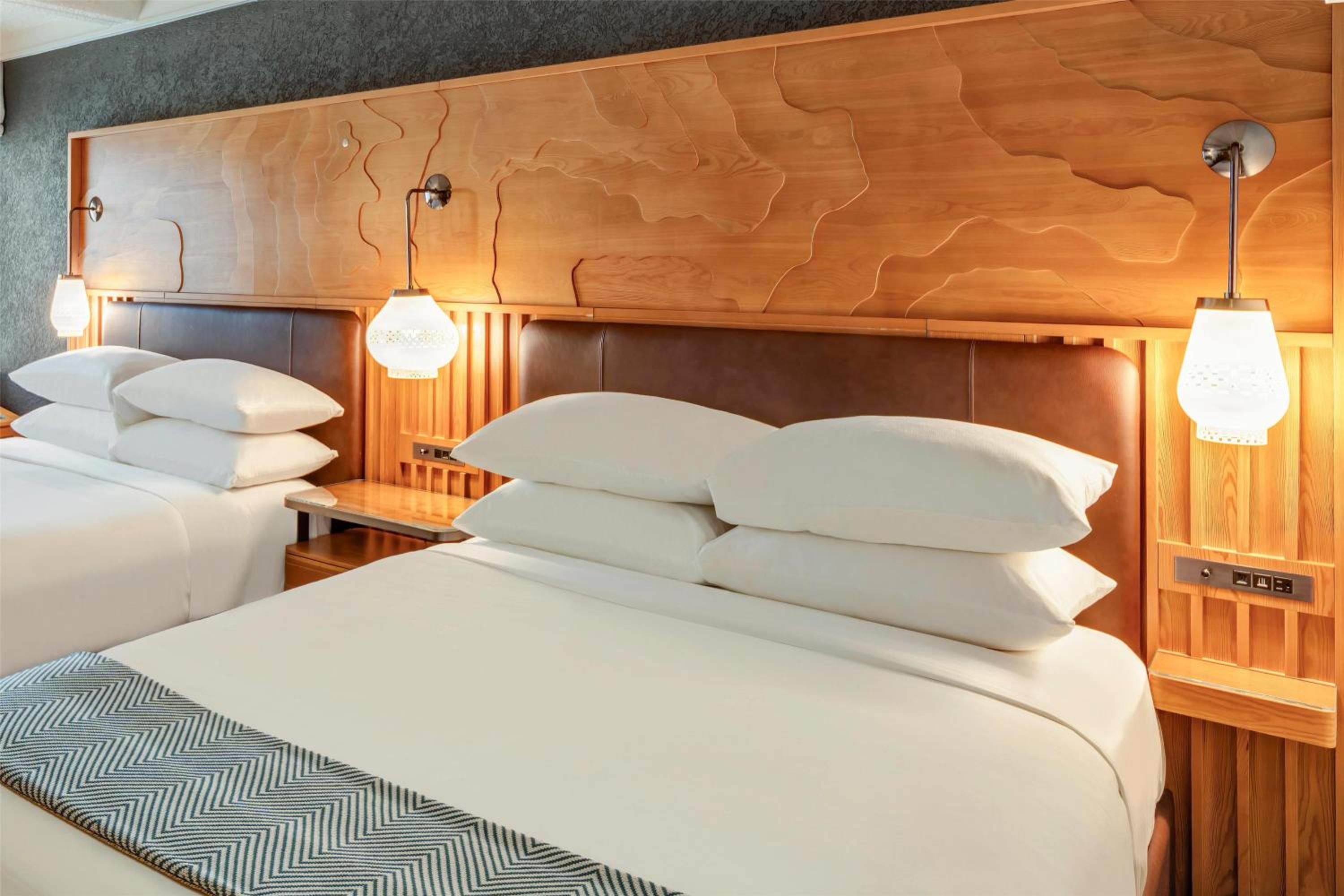 Queen Room with Two Queen Beds - Portside