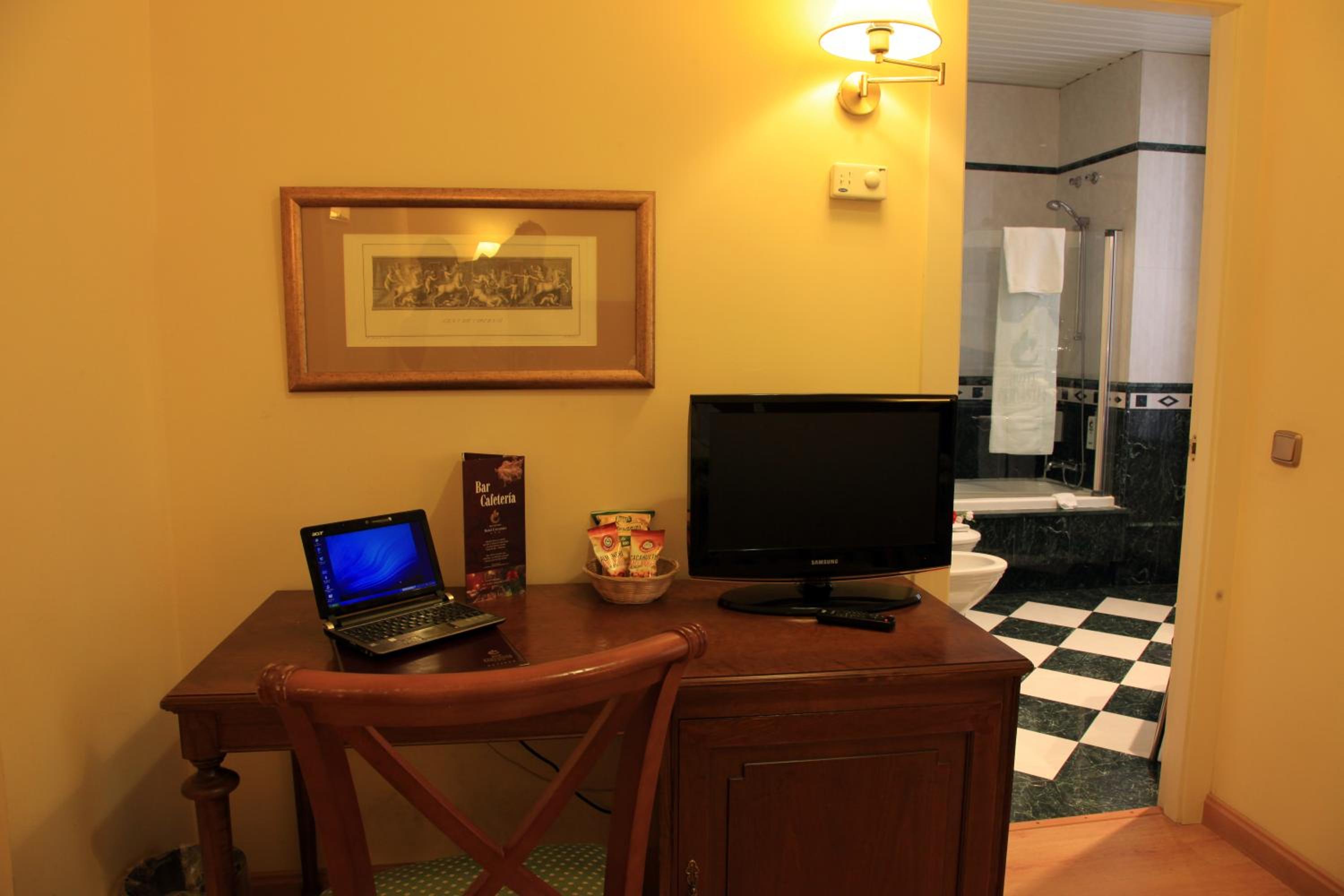 Double or Twin Room - Photo 7