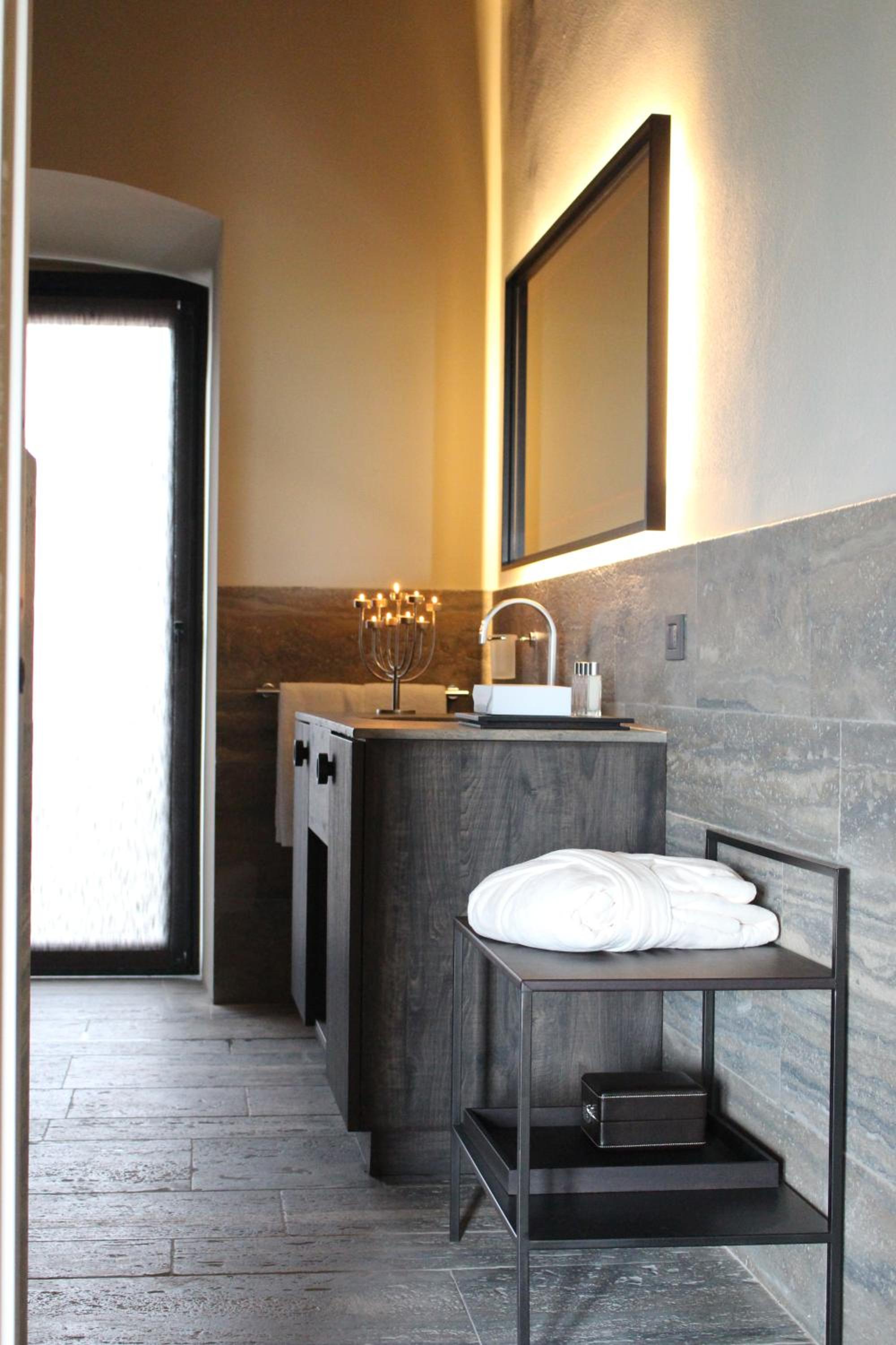 Deluxe King Room photo 2