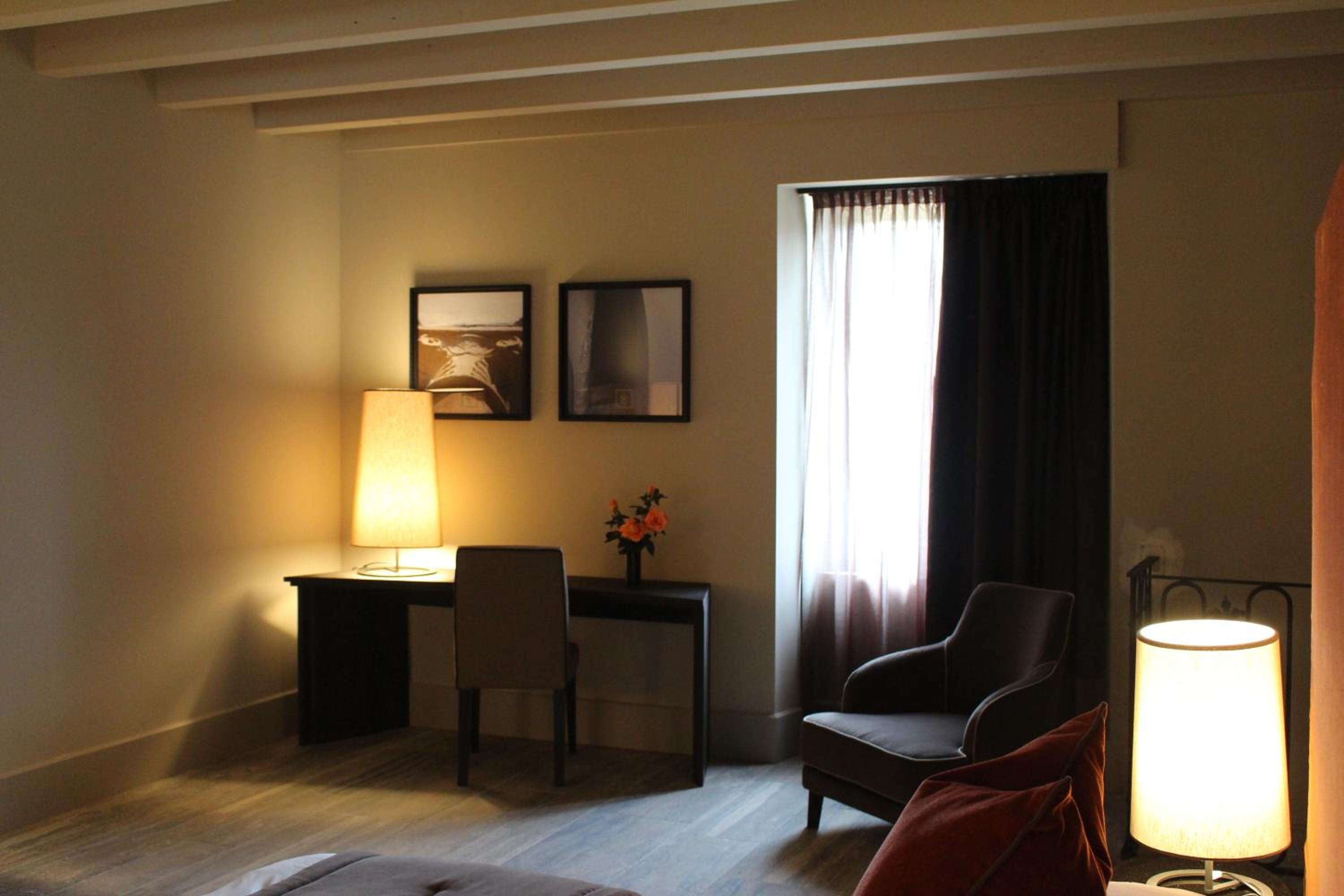 Deluxe King Room photo 3