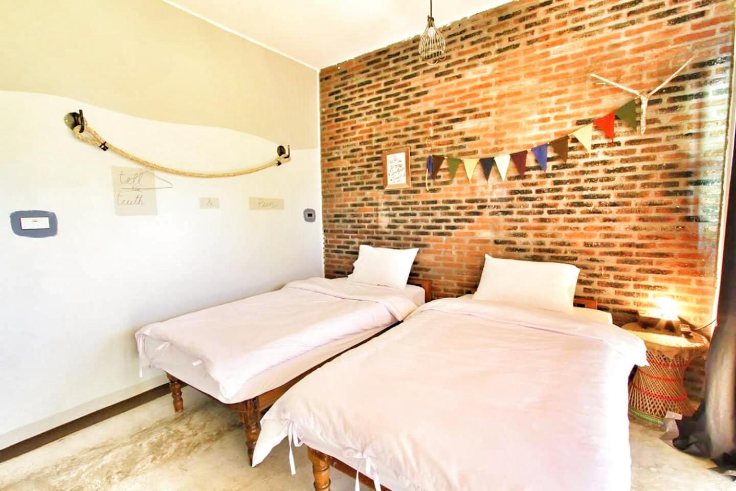 Twin Room with Private Bathroom - Photo 1