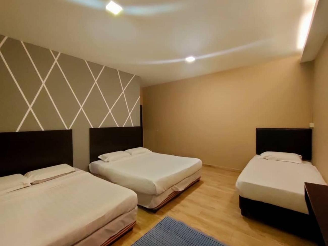 Family Room with Private Bathroom photo 3