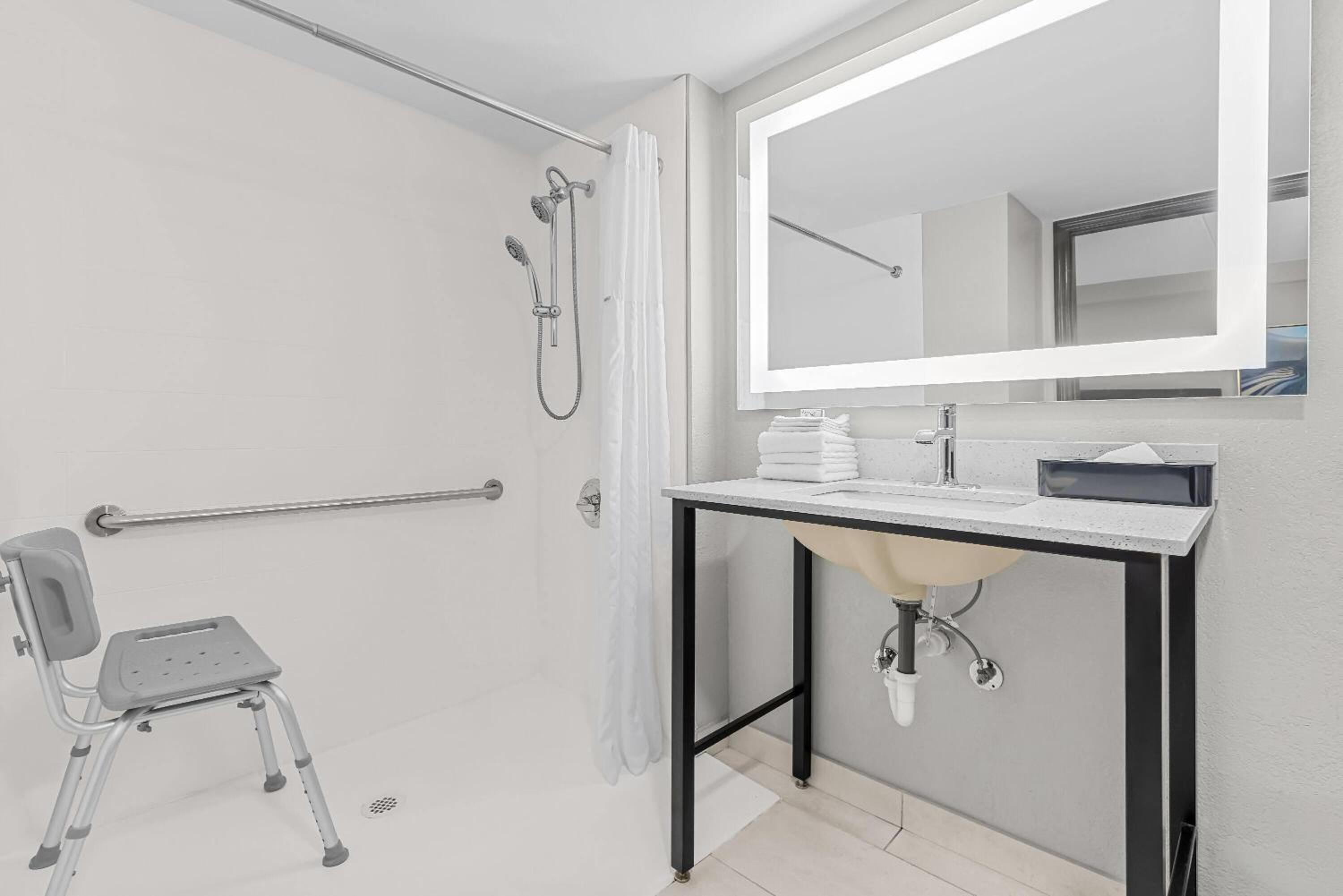 Queen Room with Two Queen Beds and Roll-in Shower - Mobility Accessible/Non-Smoking