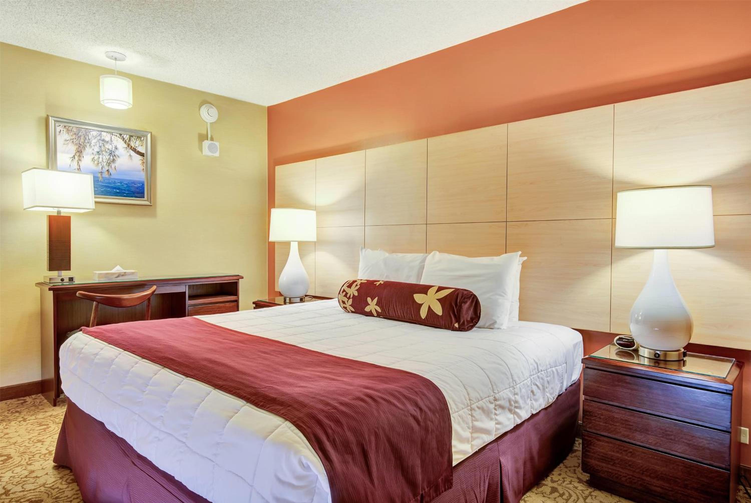 One-Bedroom Junior King Suite with Banyan View - Non-Smoking