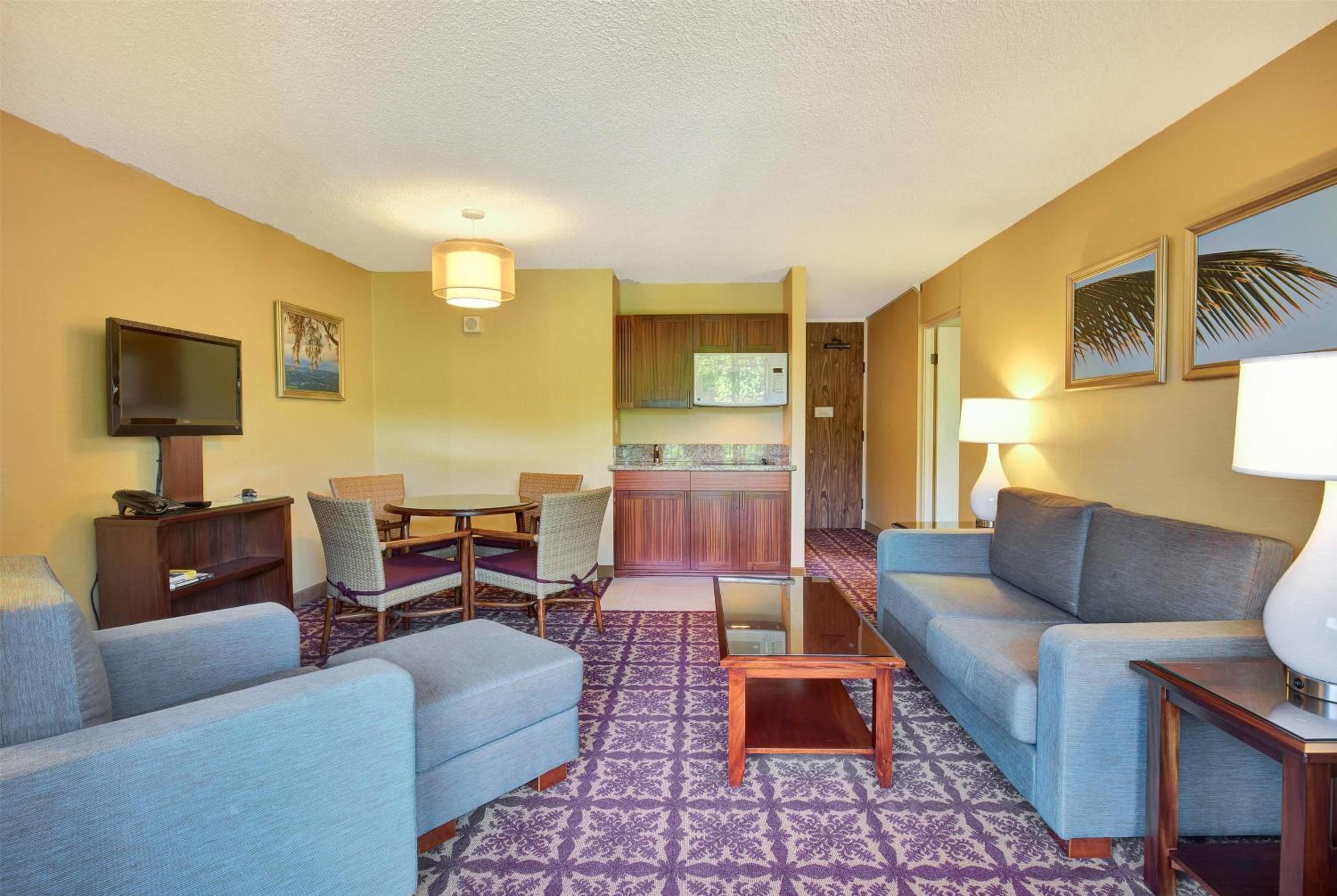 One-Bedroom Suite with Two Queen Beds and Banyan View - Non-Smoking thumbnail 5