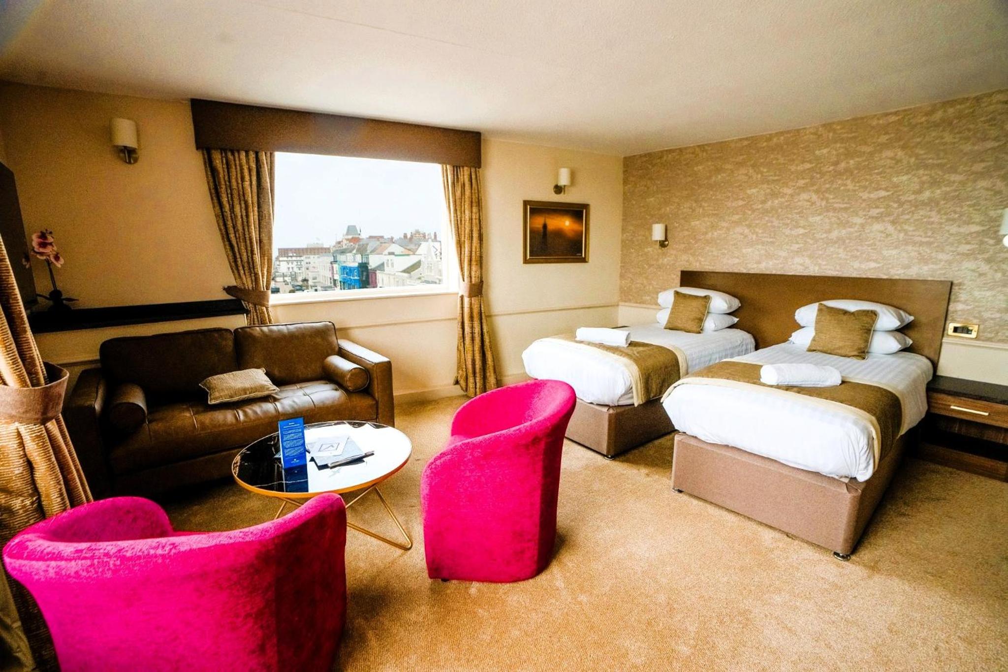 Deluxe Double or Twin Room with Sea View photo 2