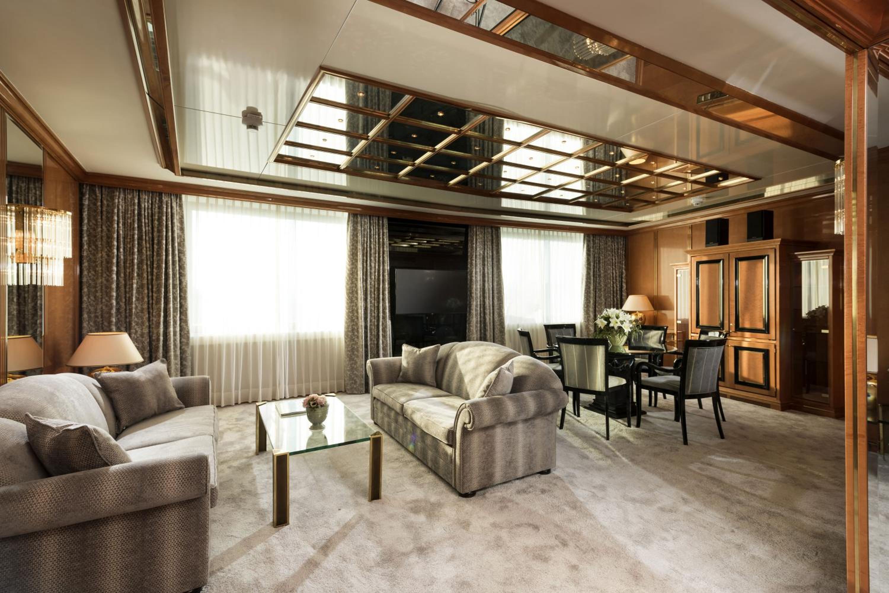 Executive Suite - Photo 3