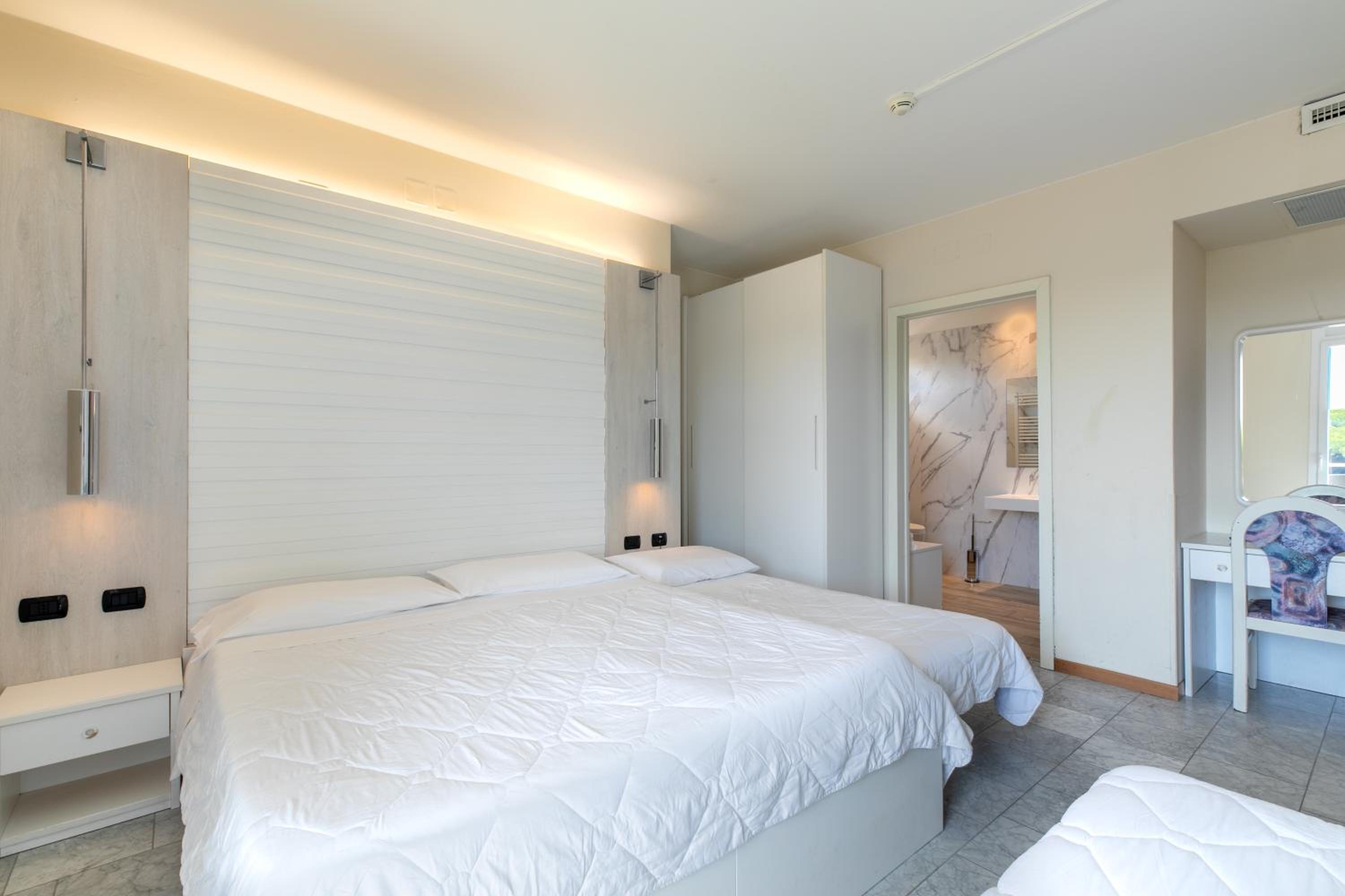 Quadruple Room - Photo 1