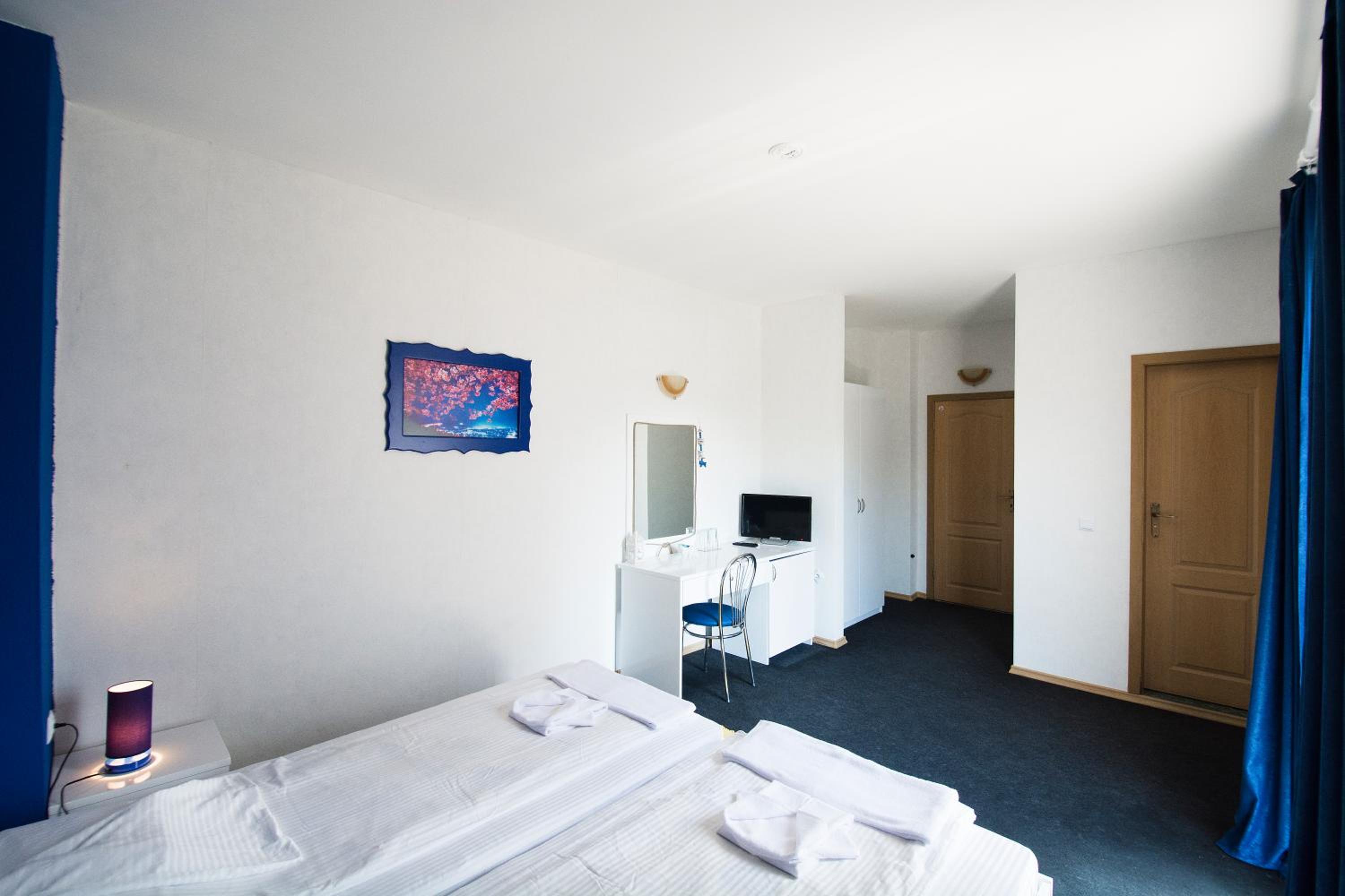 Double Room - Photo 10