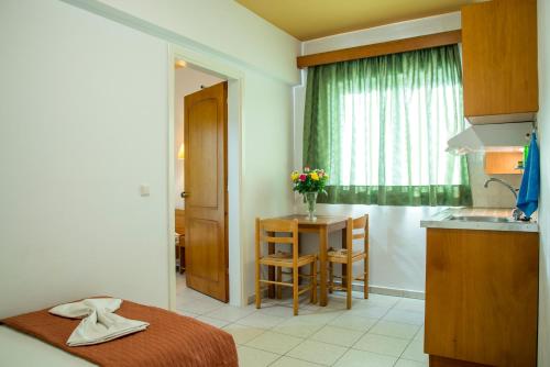 Apartment (4 Adults) photo 2