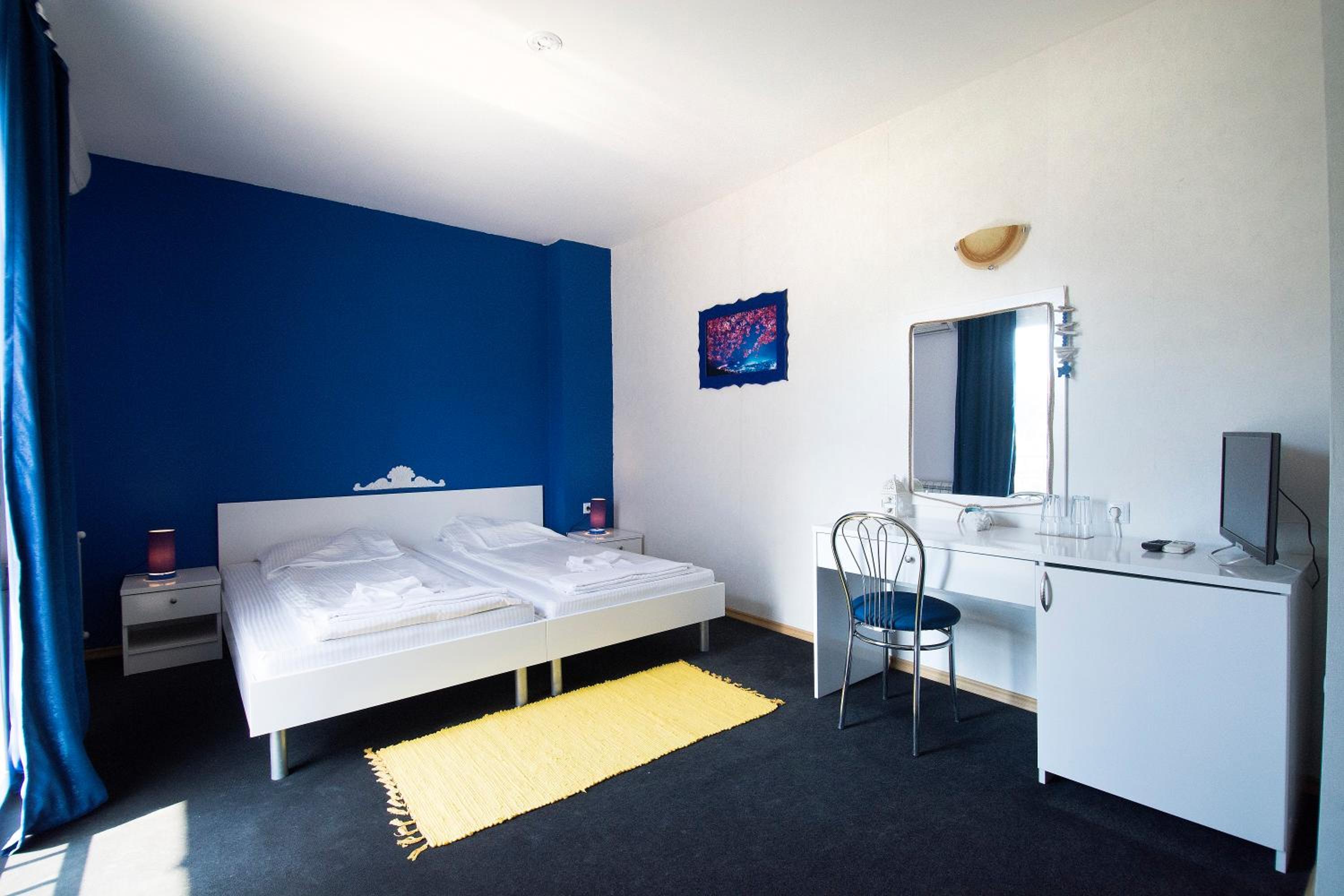 Double Room - Photo 9