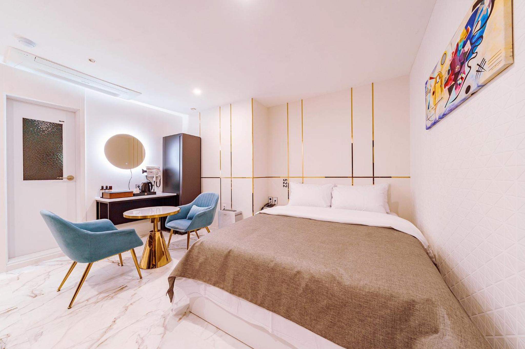 Suite with Hot Tub