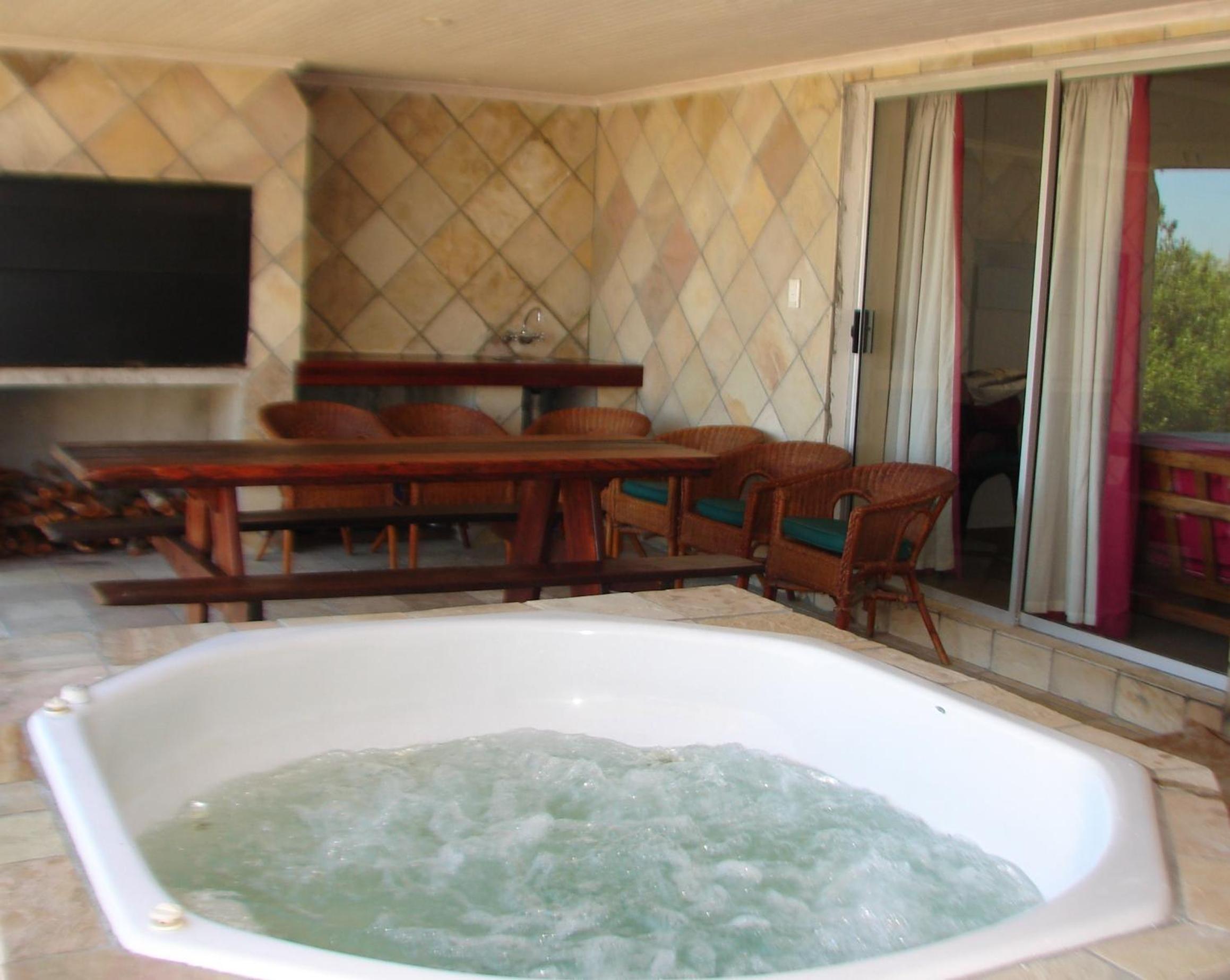 Deluxe Double Room (2 Adults + 1 Child) photo 2