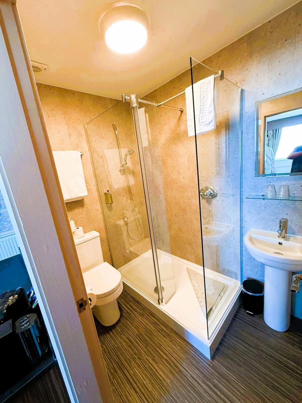 Deluxe Double or Twin Room with Sea View photo 3