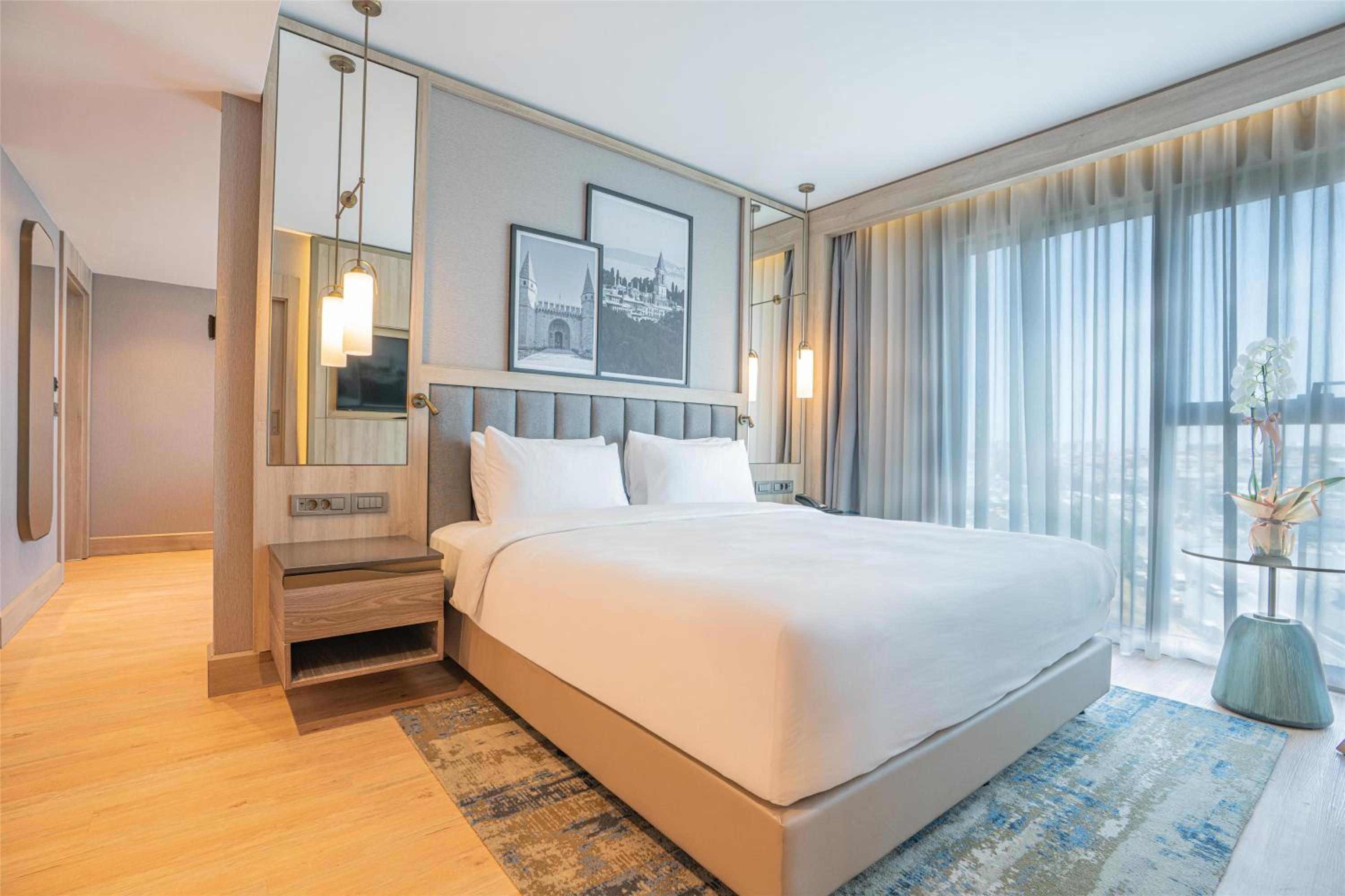 Junior Suite with City View photo 1