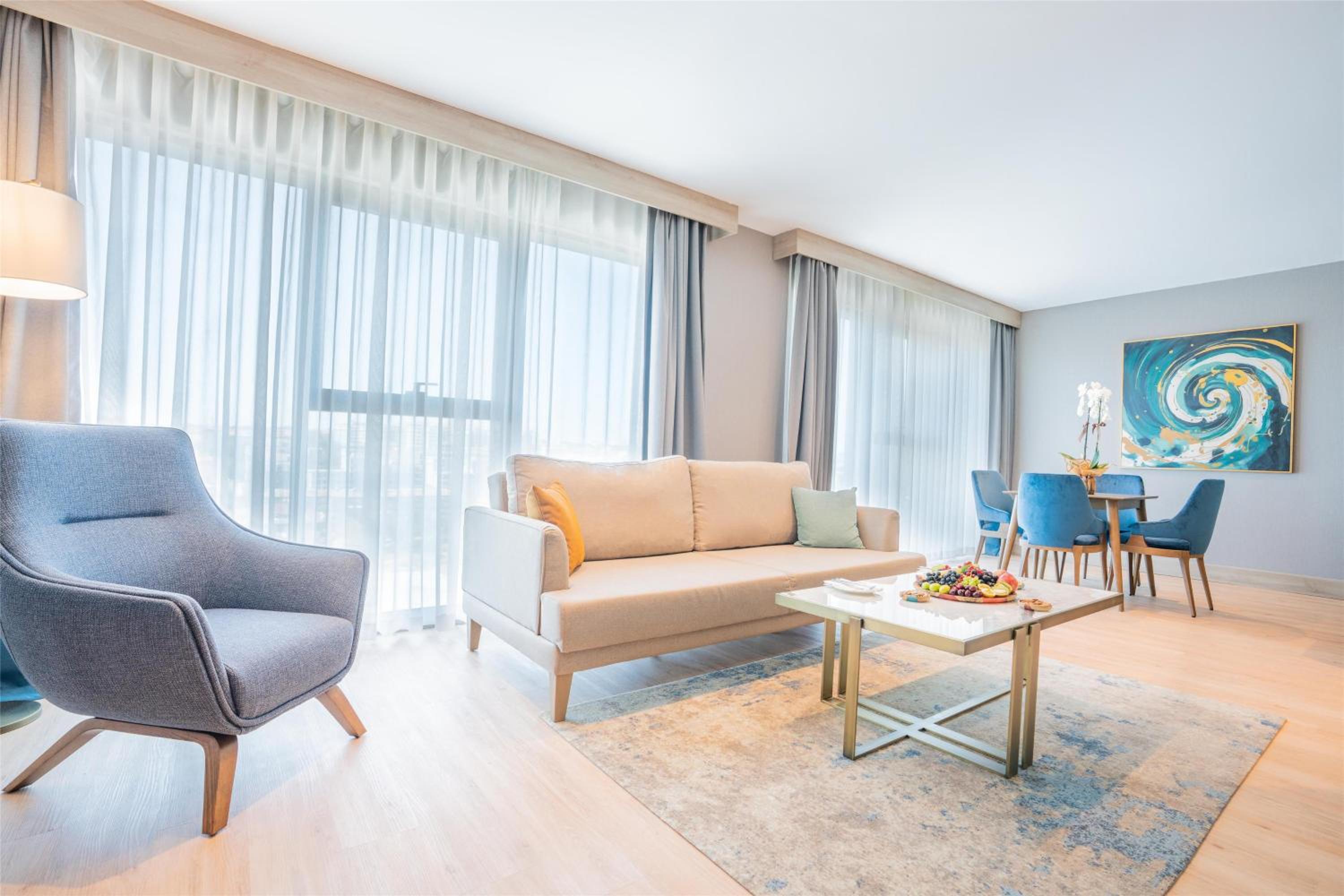 Executive Suite with City View photo 3