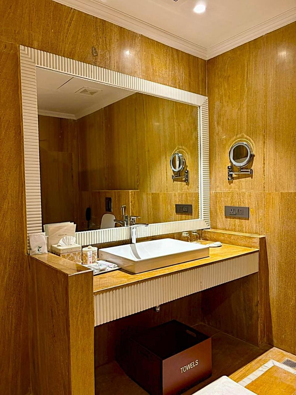 Deluxe Suite - Photo 6