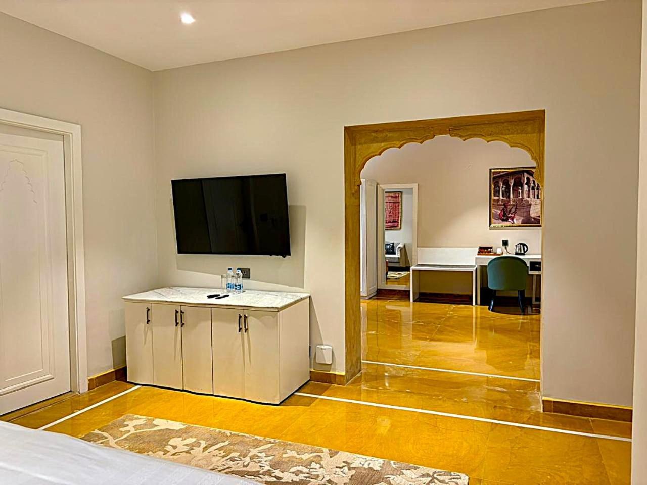 Deluxe Suite - Photo 8