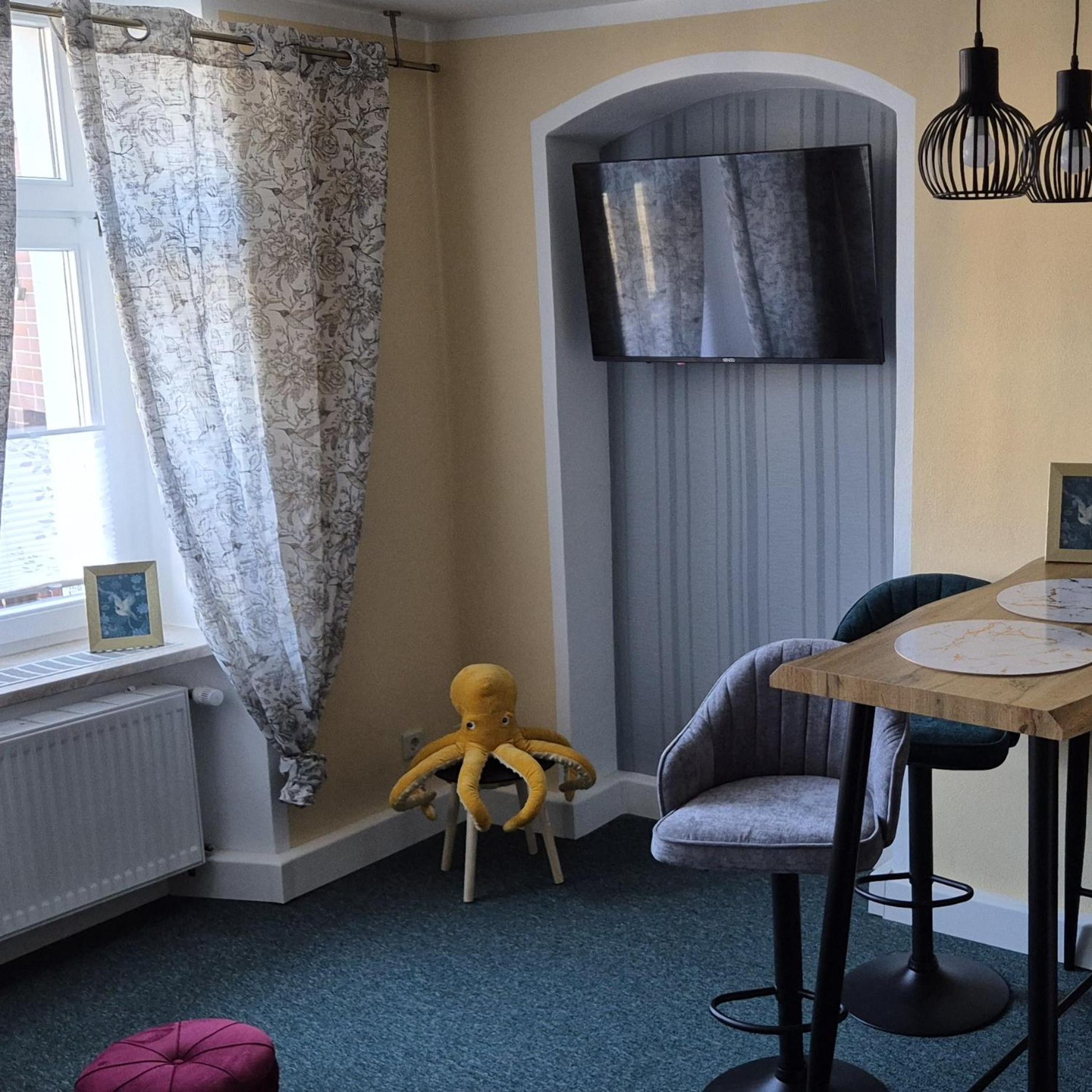 One-Bedroom Apartment with City View photo 2