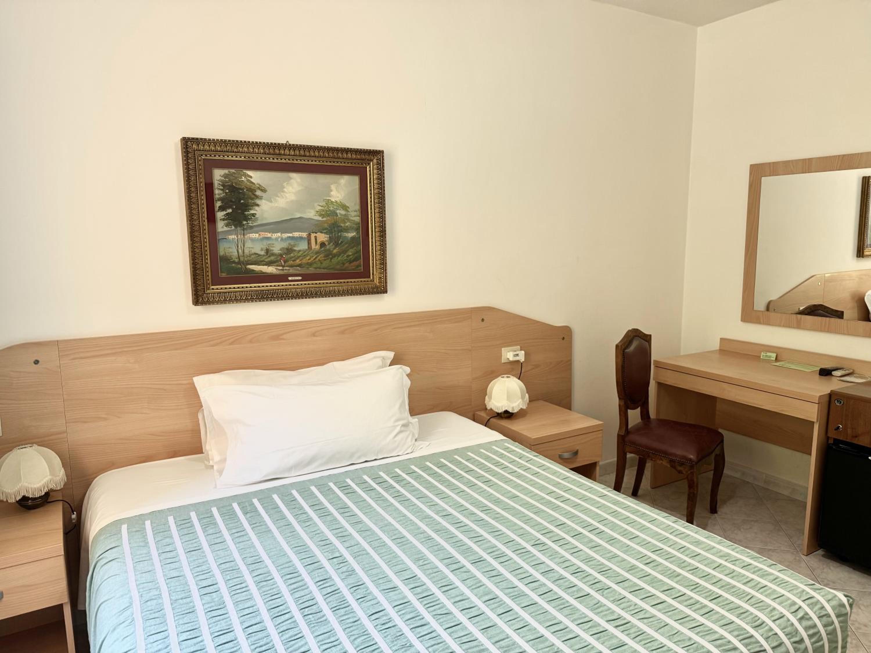 Standard King Room photo 1