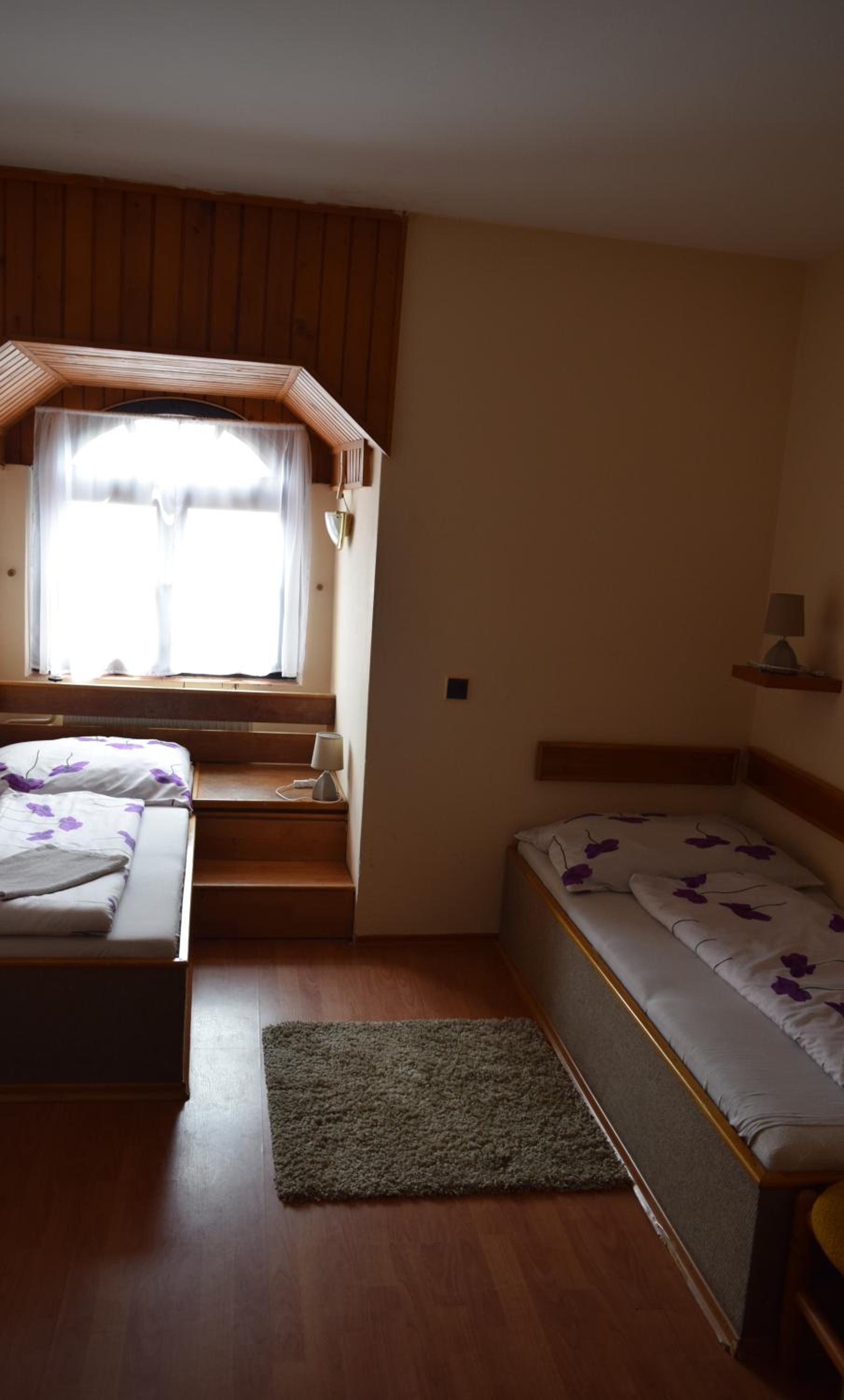 Twin Room with Shared Bathroom photo 3