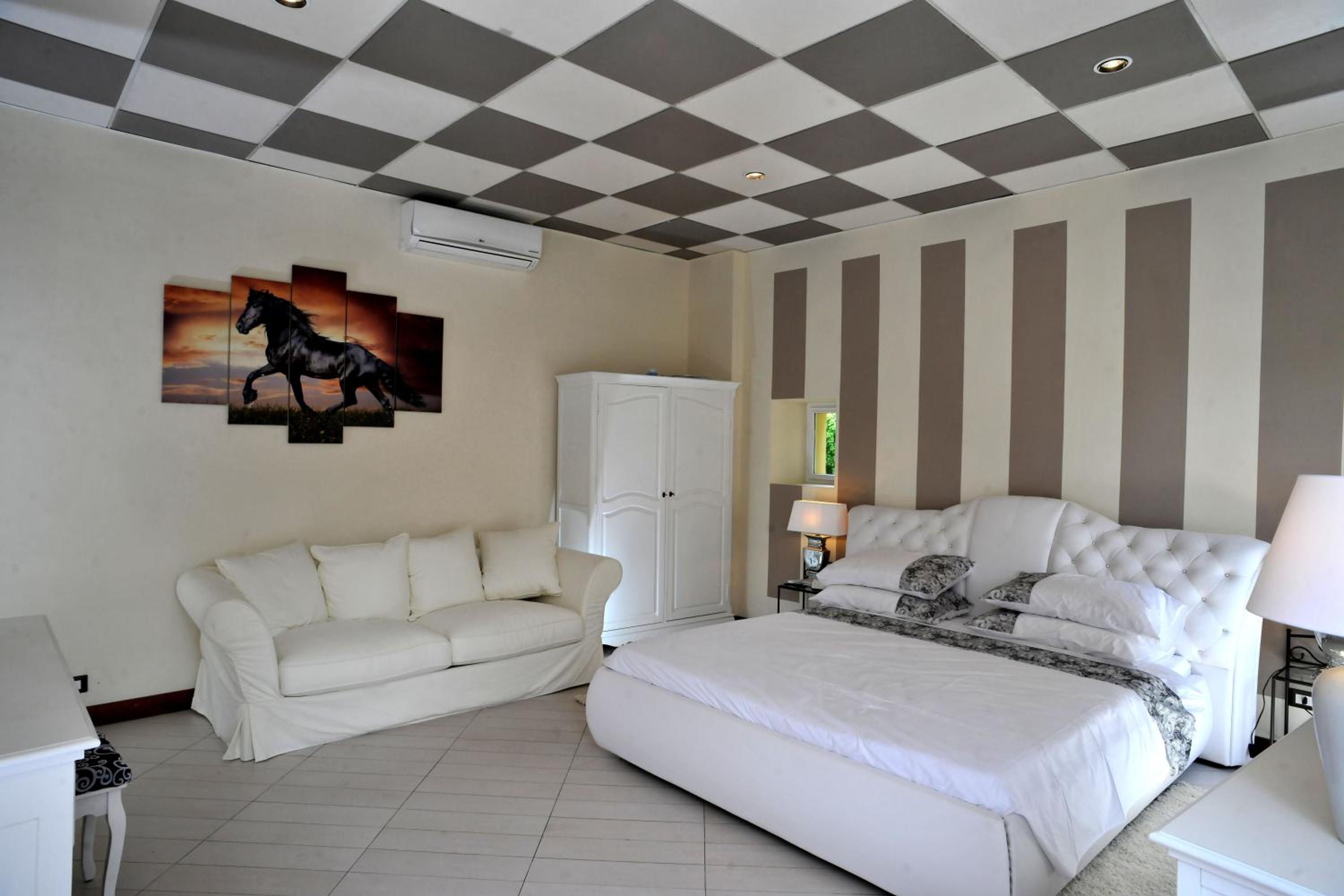 Deluxe King Room photo 2