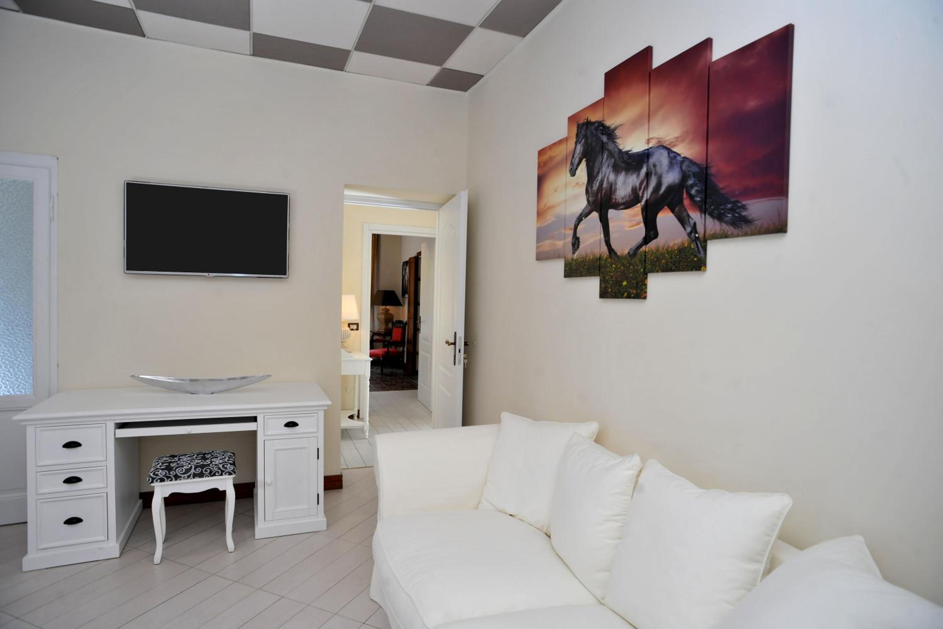 Deluxe King Room photo 3