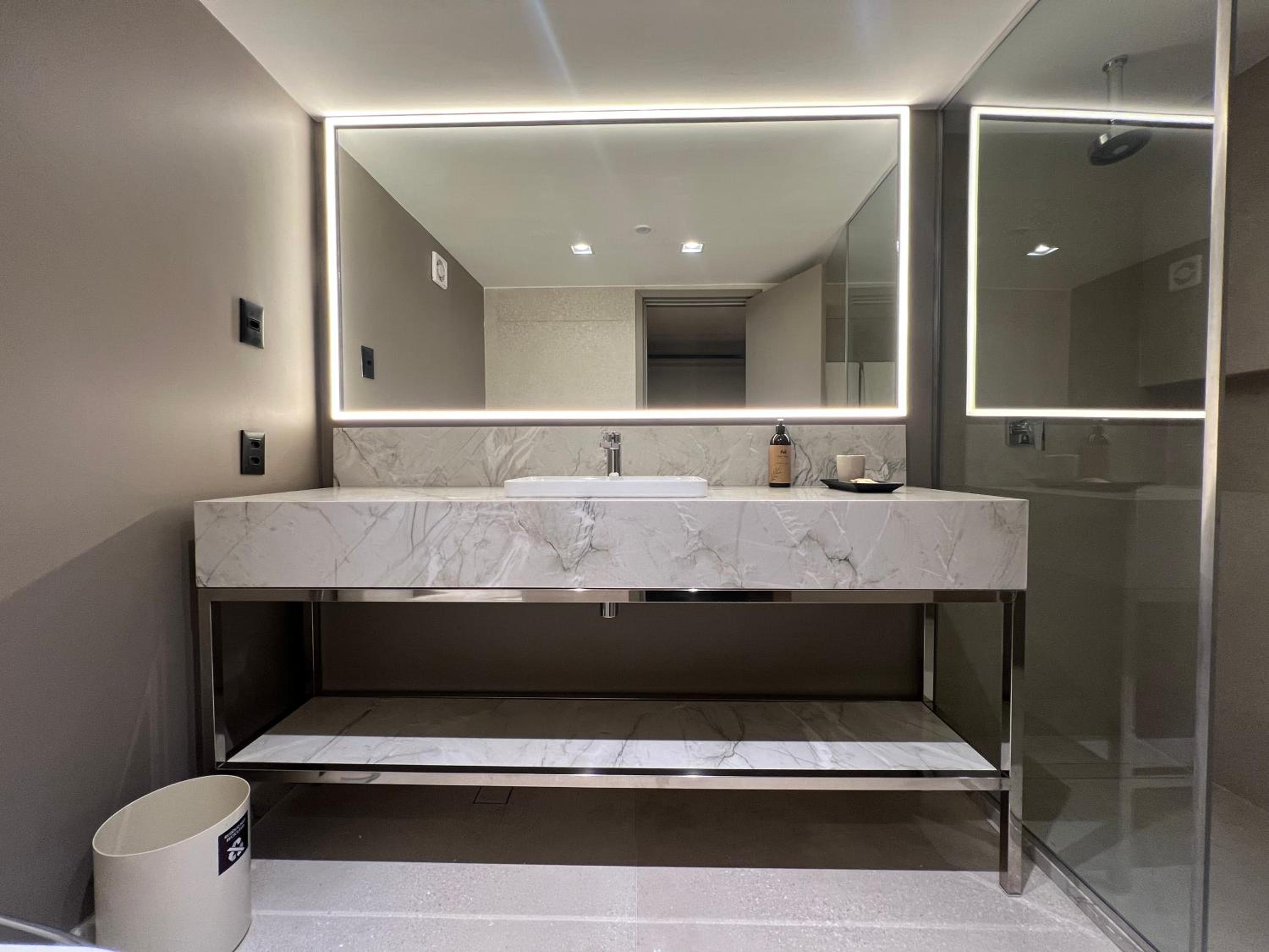 Master Twin Room thumbnail 5