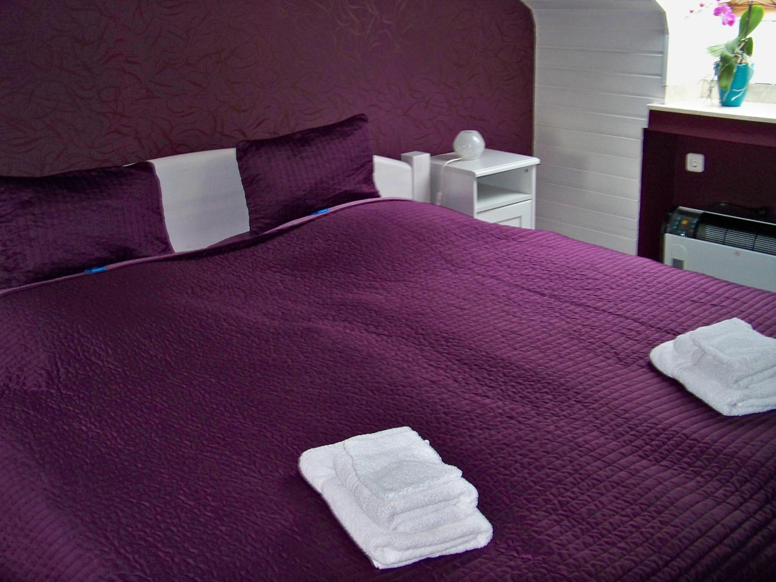 Double Room with Shared Bathroom photo 2